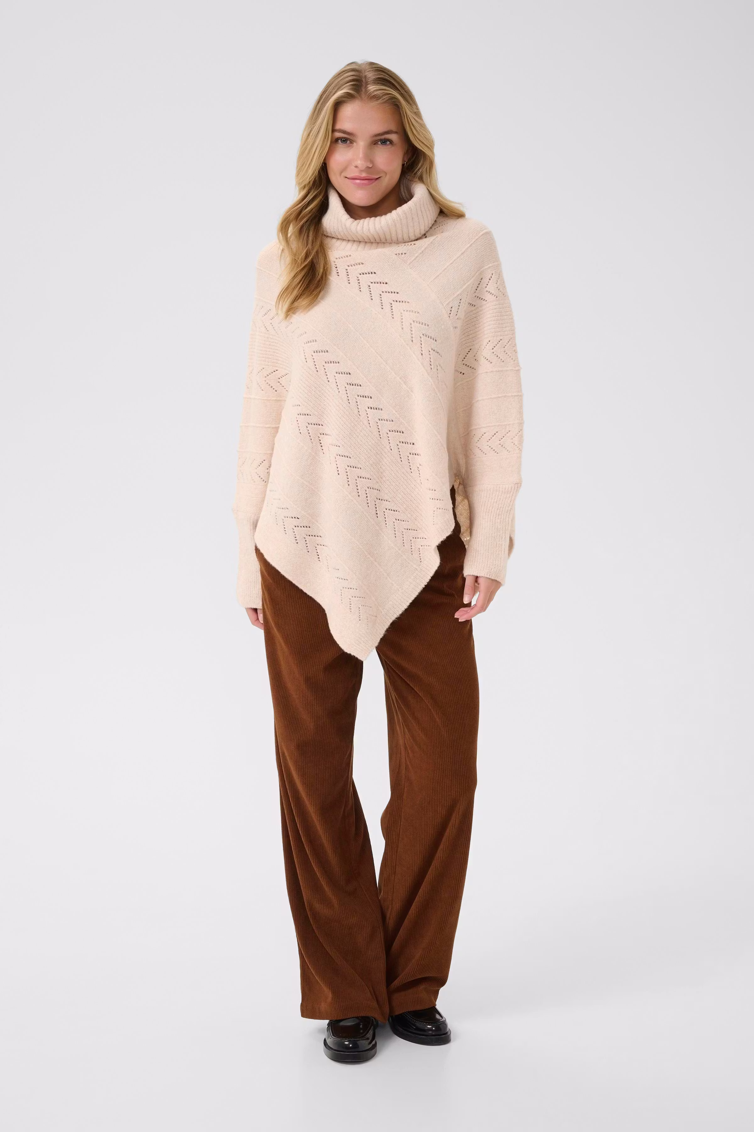 CRHoliday Poncho LOOKBOOK FRONT 10612387-100232
