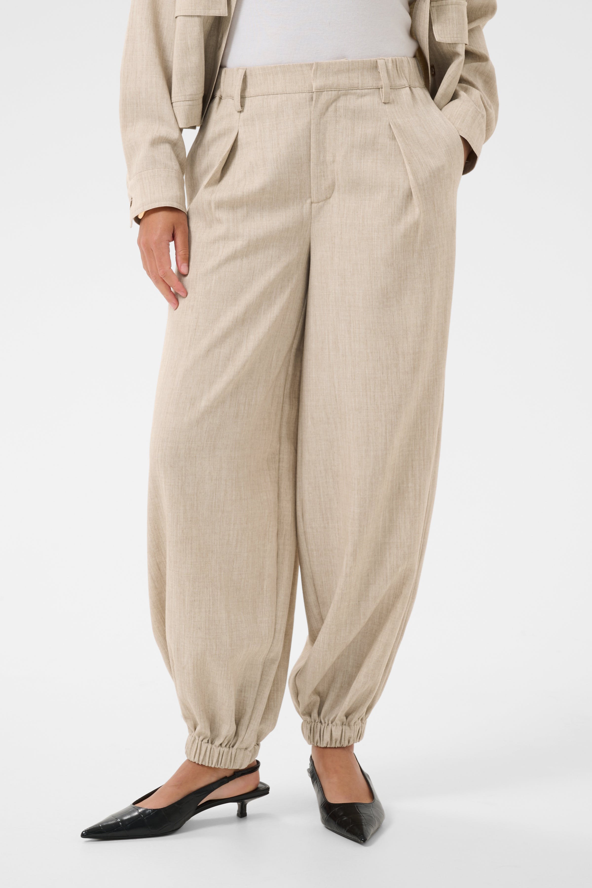 KAomila Trousers LOOKBOOK FRONT 10511837-1513051