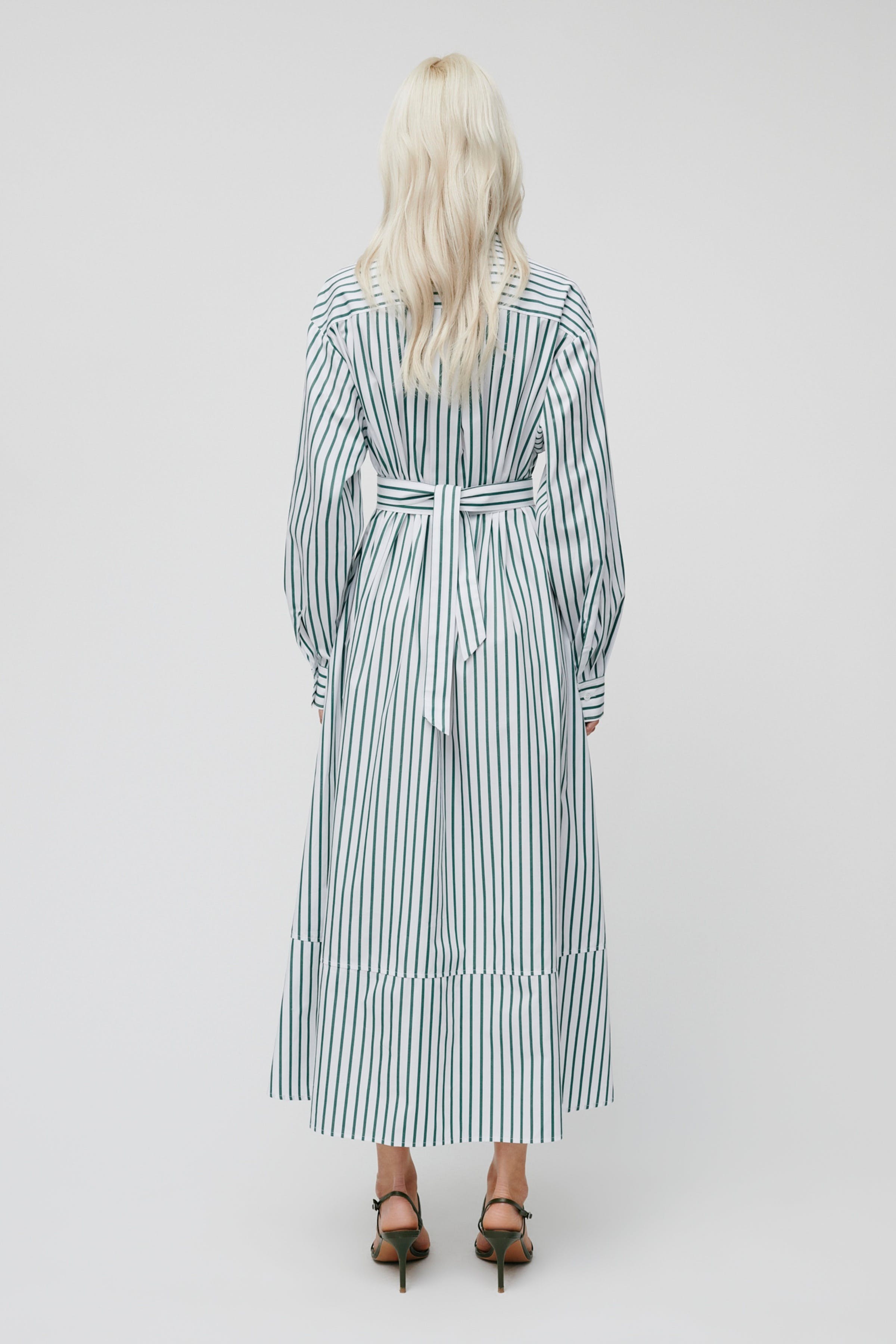 DINA Kleid LOOKBOOK BACK 30600407-MC2100