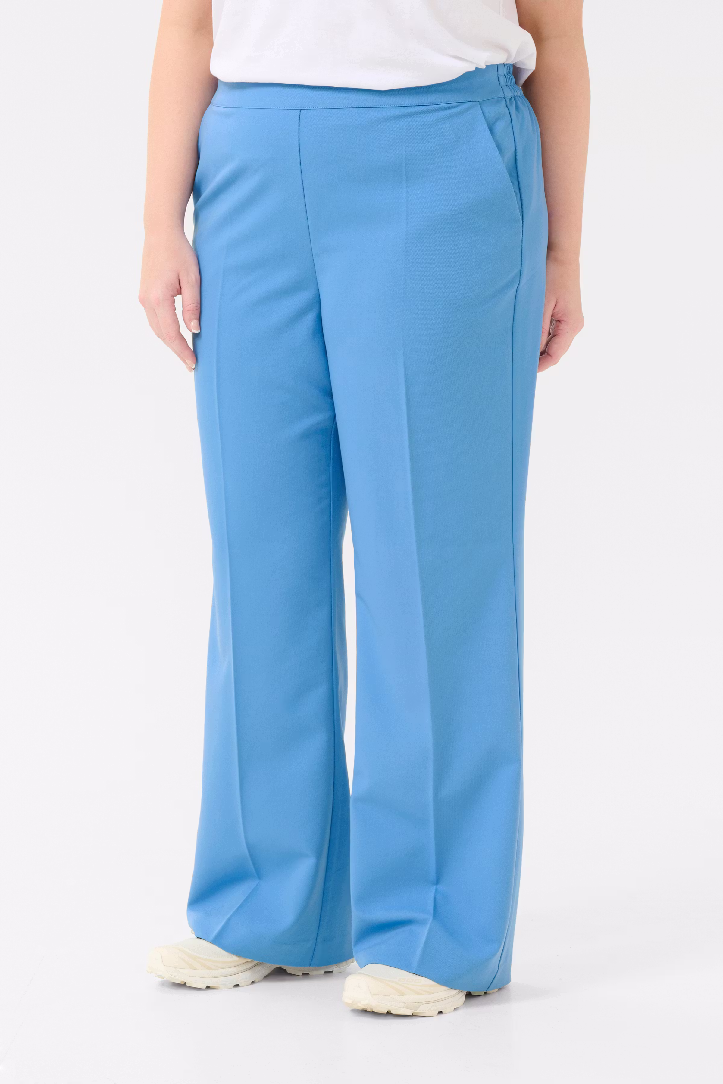 KCsakira Flared Trousers LOOKBOOK FRONT 10582588-183936