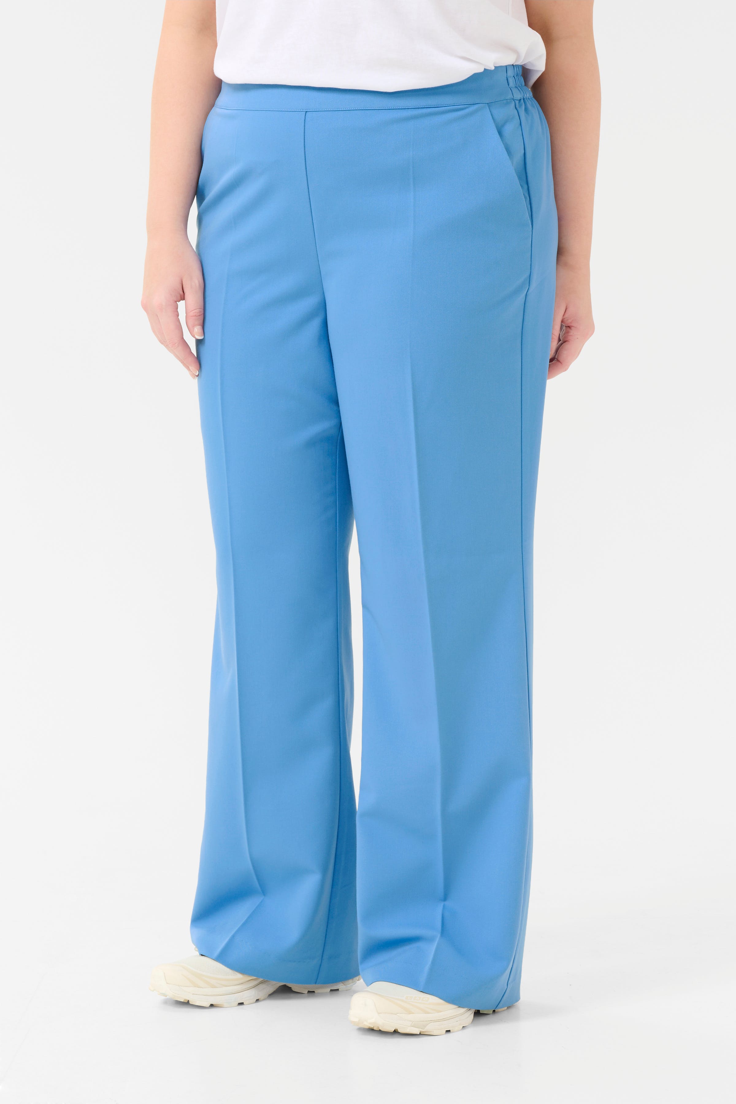 KCsakira Flared Trousers LOOKBOOK FRONT 10582588-183936