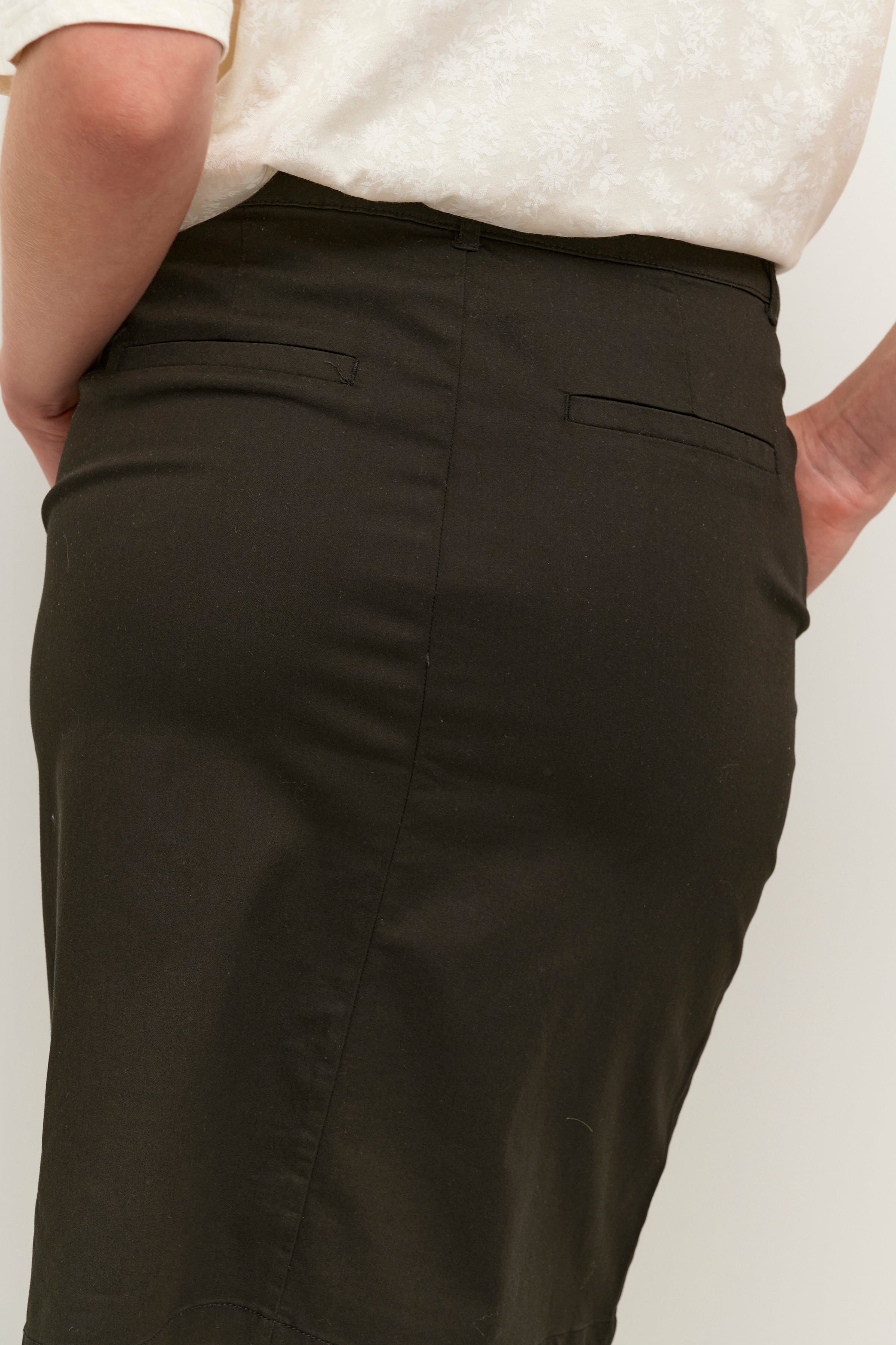 KAlea Skirt LOOKBOOK DETAIL 10507154-100121