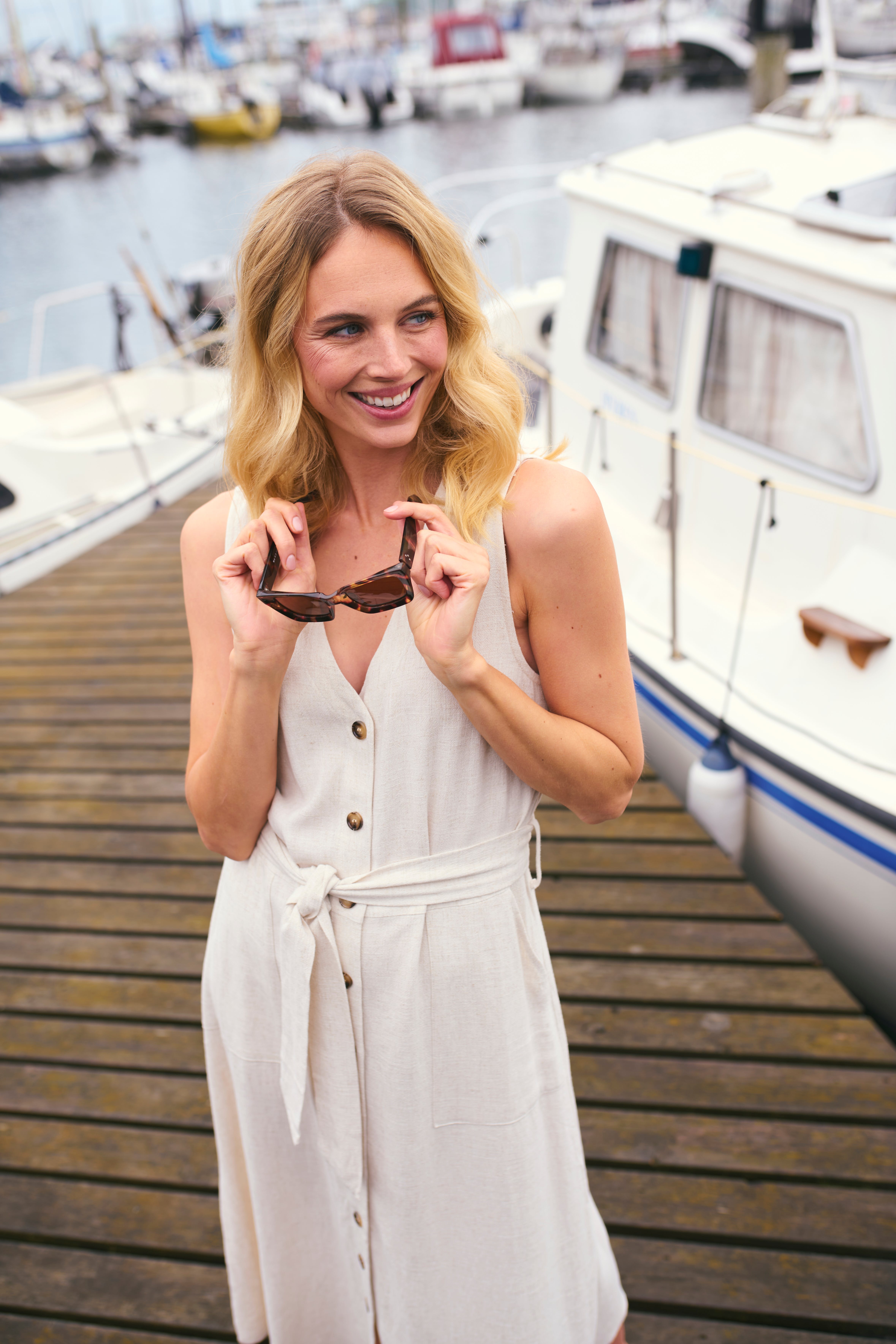 KAliny Lin Kjole LOCATION NONE 10507532-101296