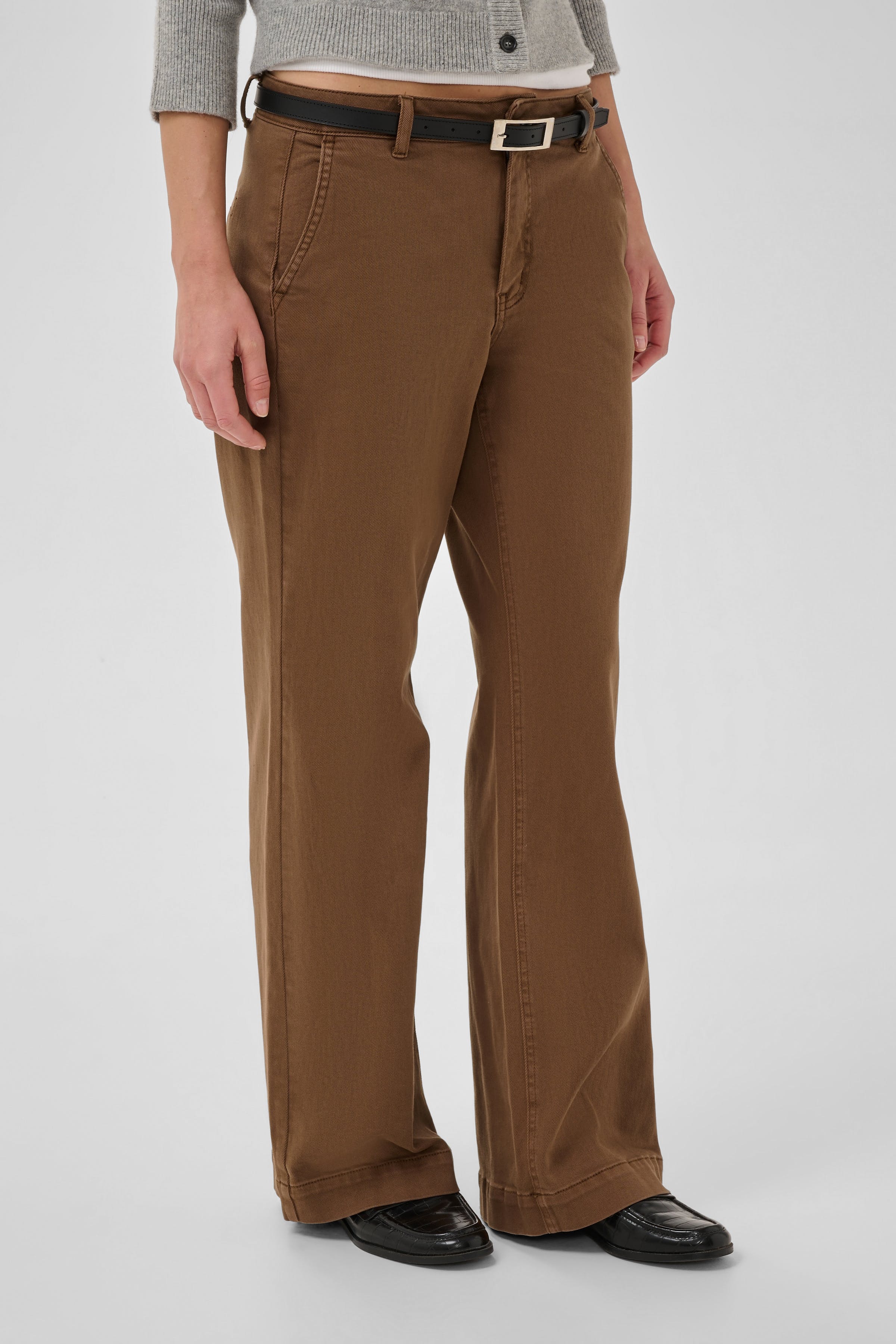 LaraMW Byxor LOOKBOOK FRONT 10705225-181027