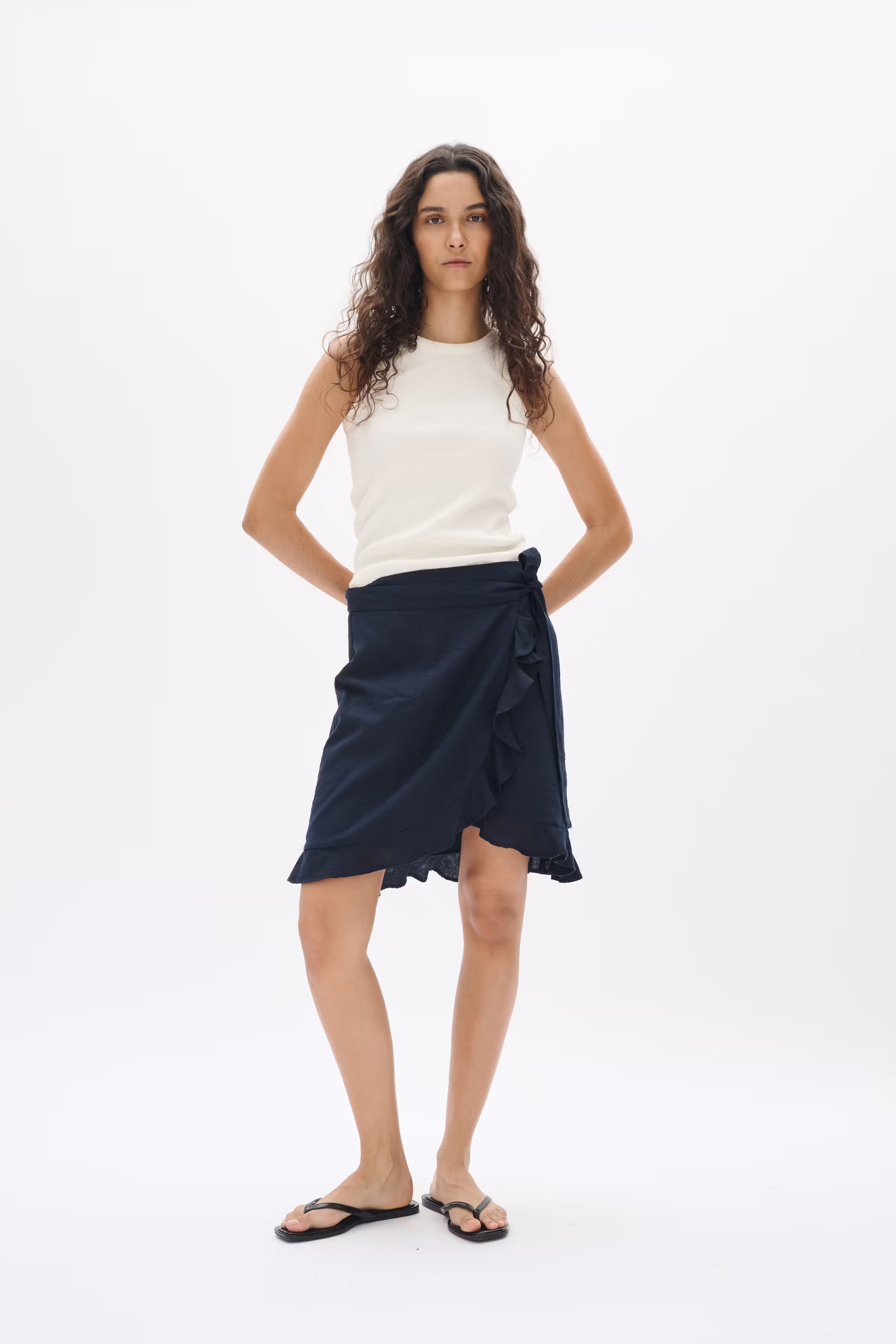FaridaIW Linen Skirt LOOKBOOK FRONT 30110440-300005