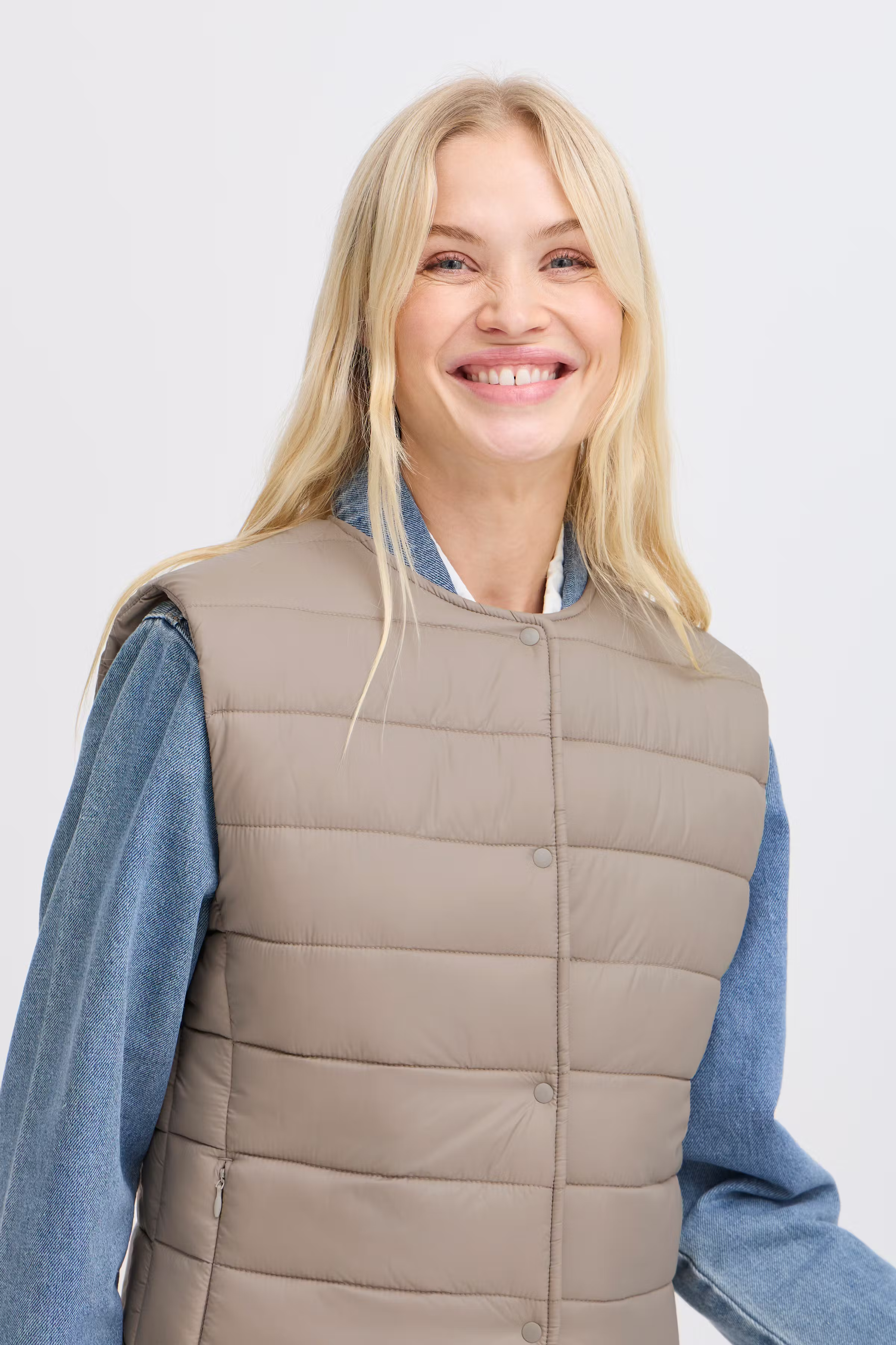 BYBERTA Weste oberbekleidung LOOKBOOK DETAIL 20816074-171105