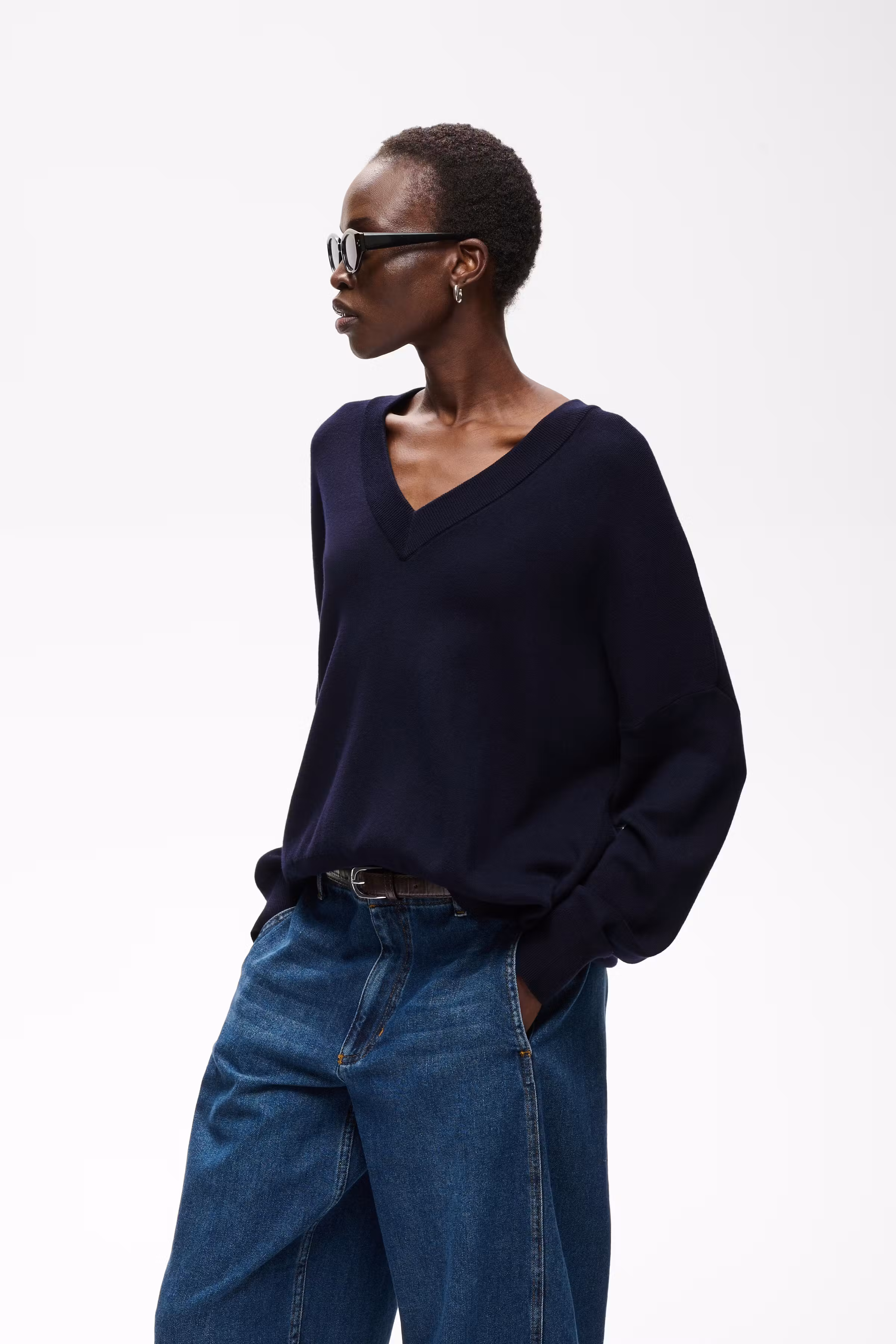 FosterIW V-neck Pullover LOOKBOOK FRONT 30106899-300005