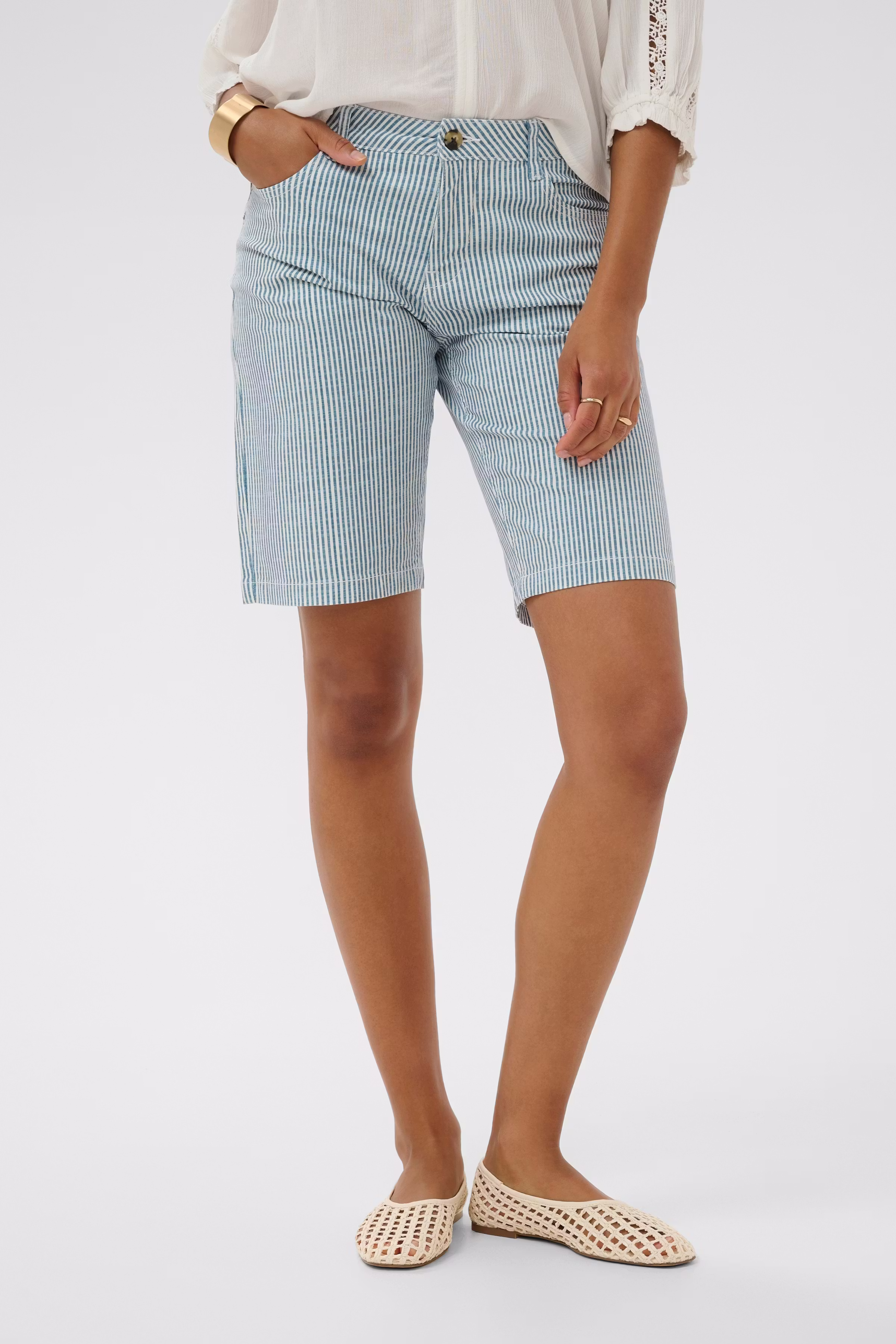 CRBerta Shorts LOOKBOOK FRONT 10614874-108999