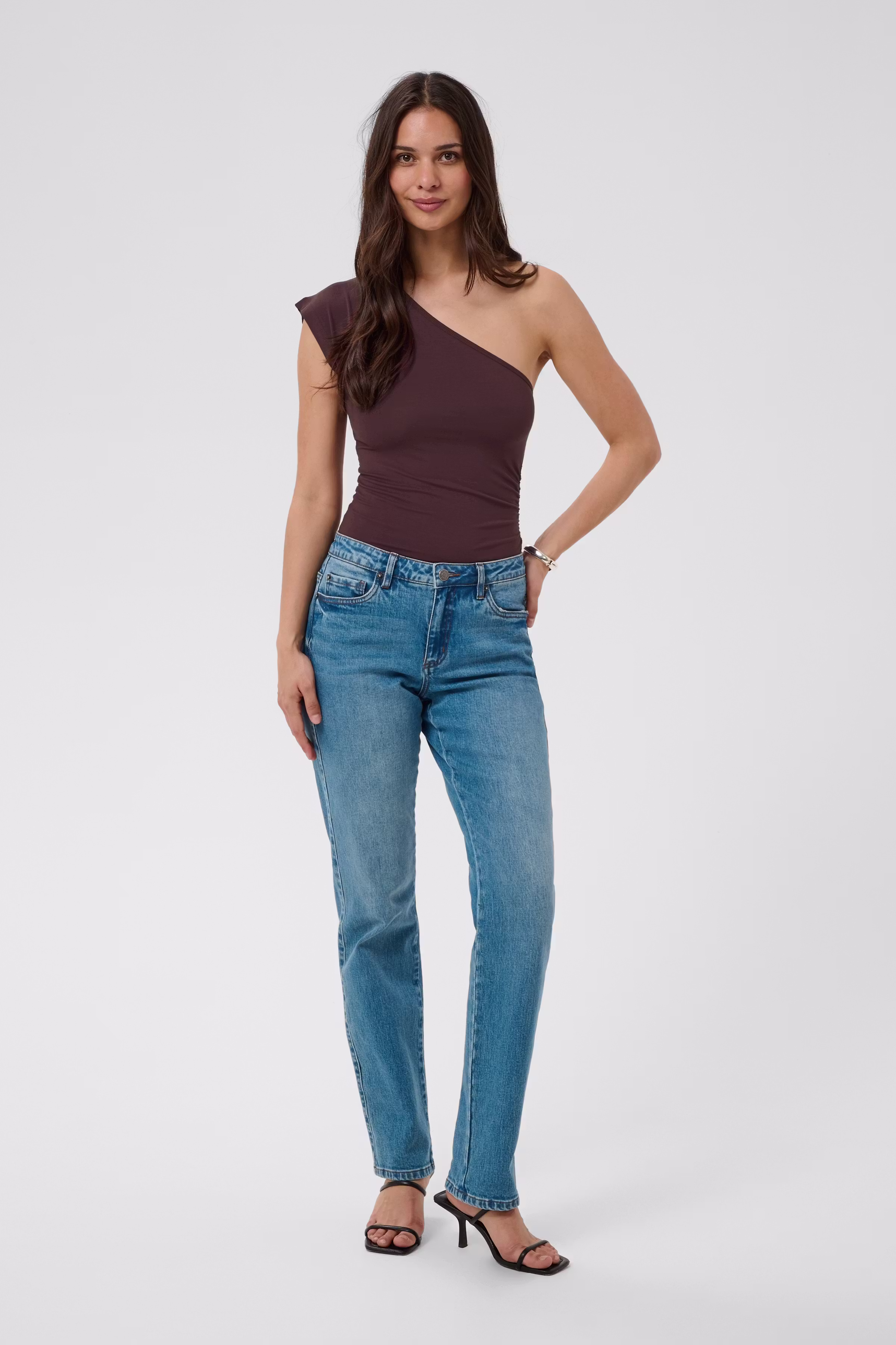 KAmaggie Top LOOKBOOK FRONT 10512664-191619