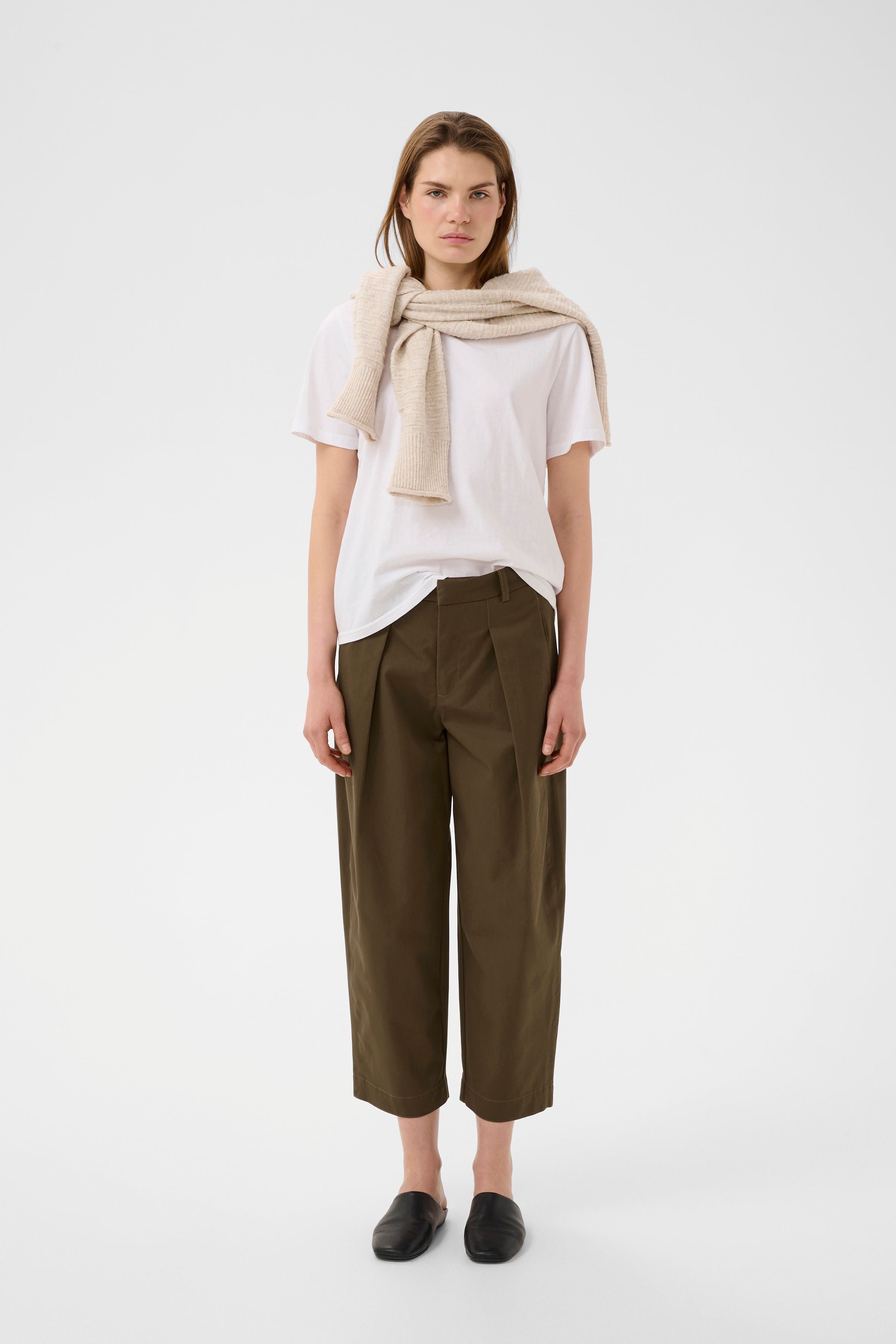 TinikkaIW Cropped Byxor LOOKBOOK FRONT 30111258-180201