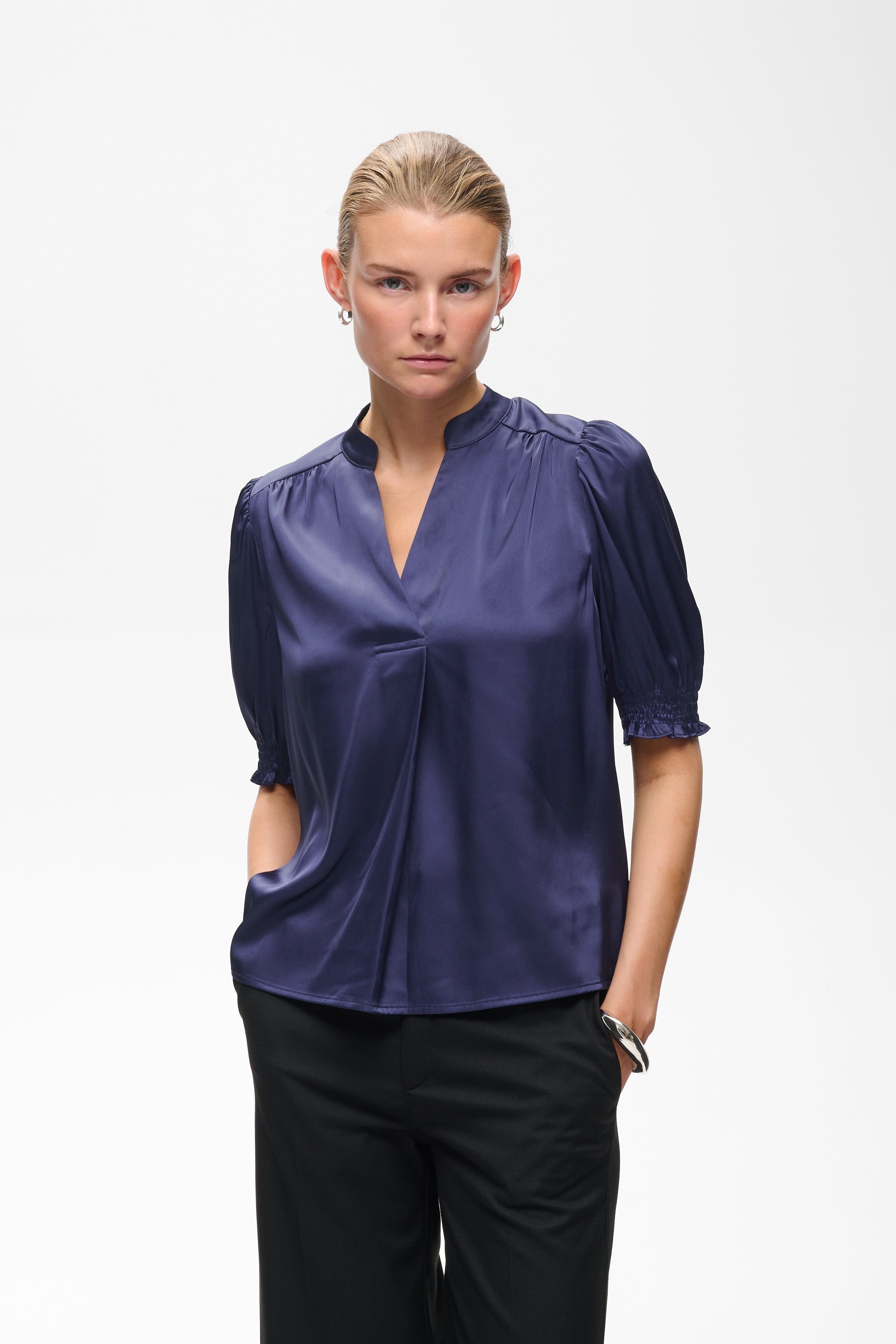 IdinaIW Blus LOOKBOOK FRONT 30111037-300005