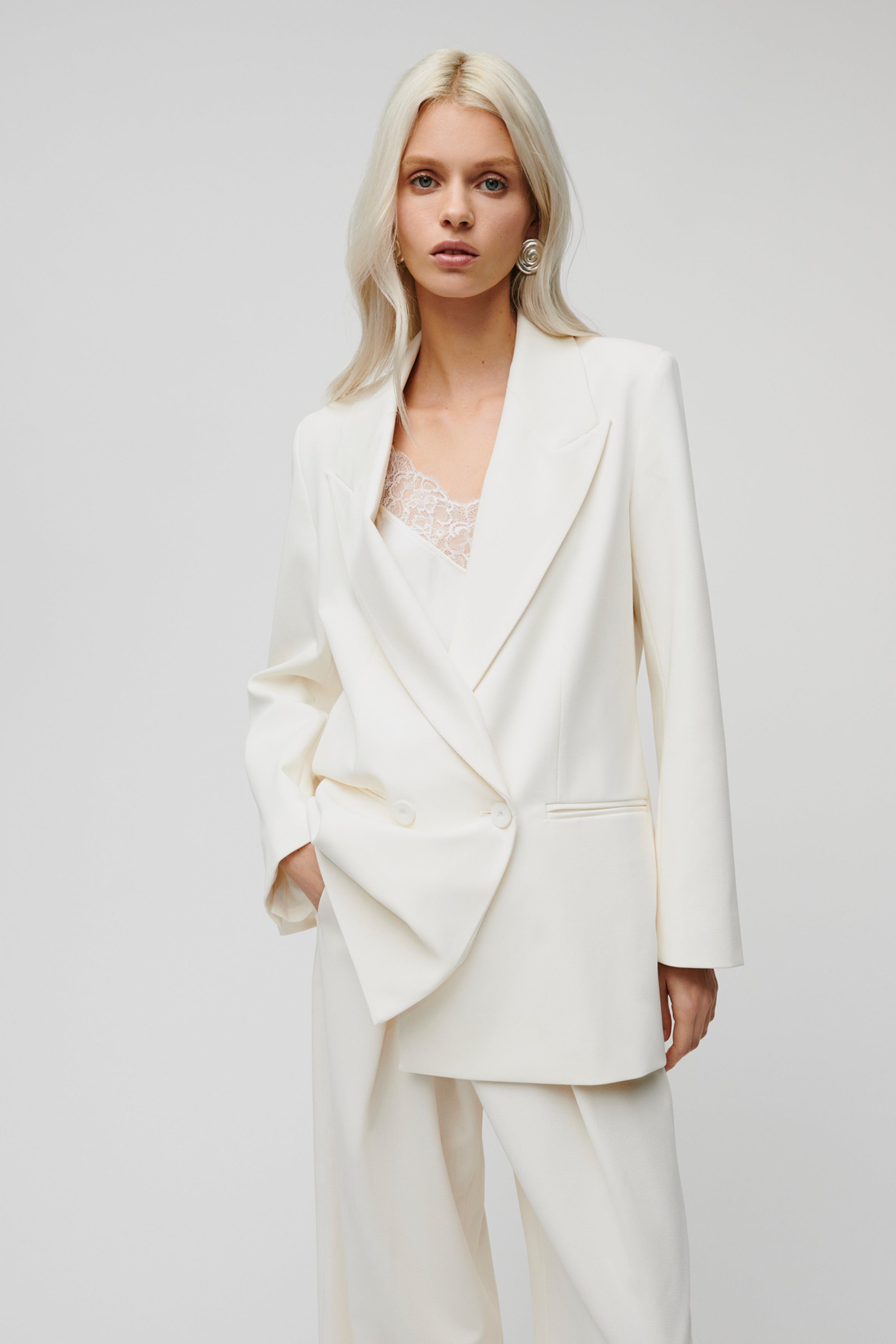 IOJIL Blazer LOOKBOOK FRONT 30600263-WH011