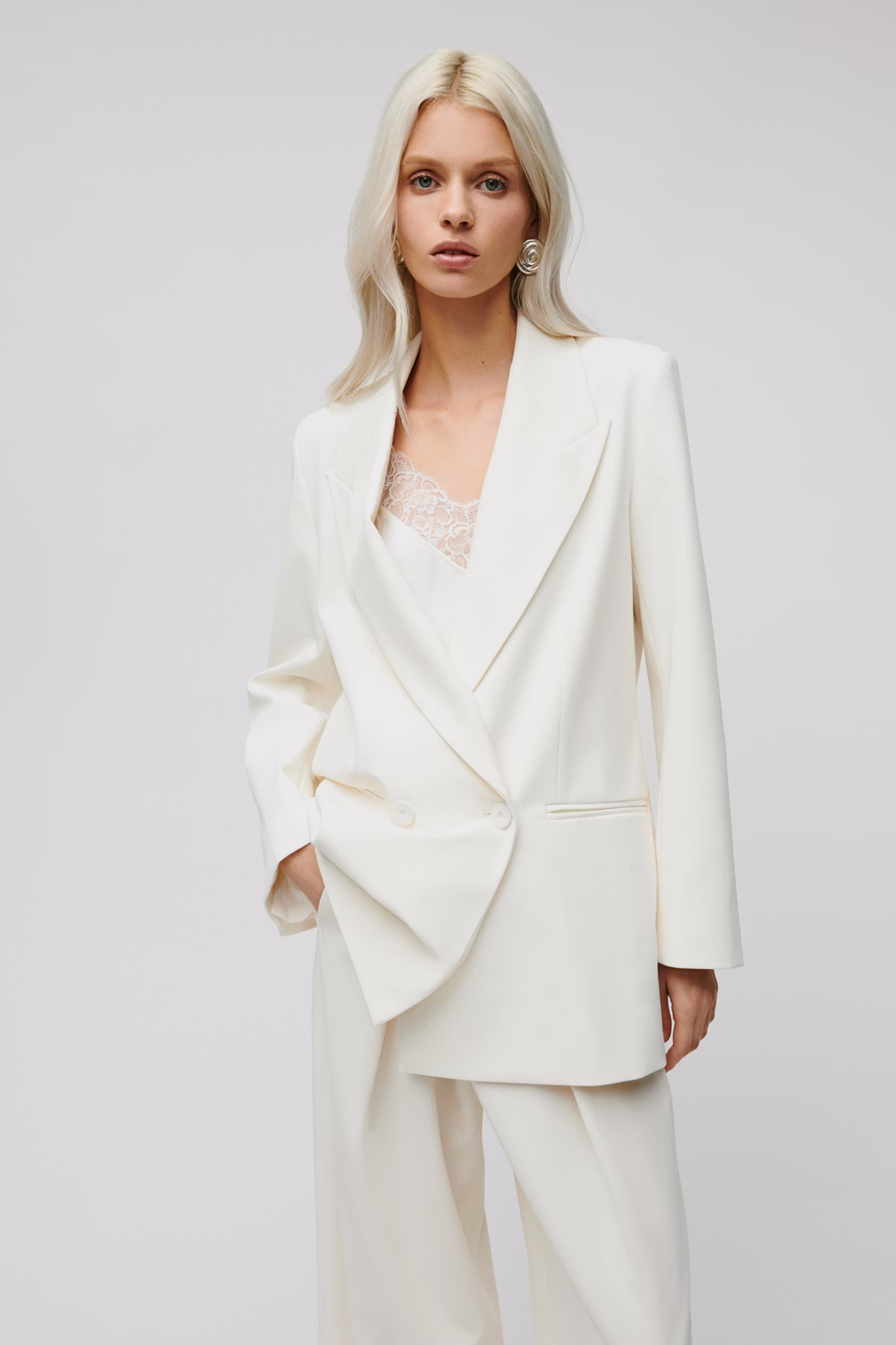 IOJIL Blazer LOOKBOOK FRONT 30600263-WH011