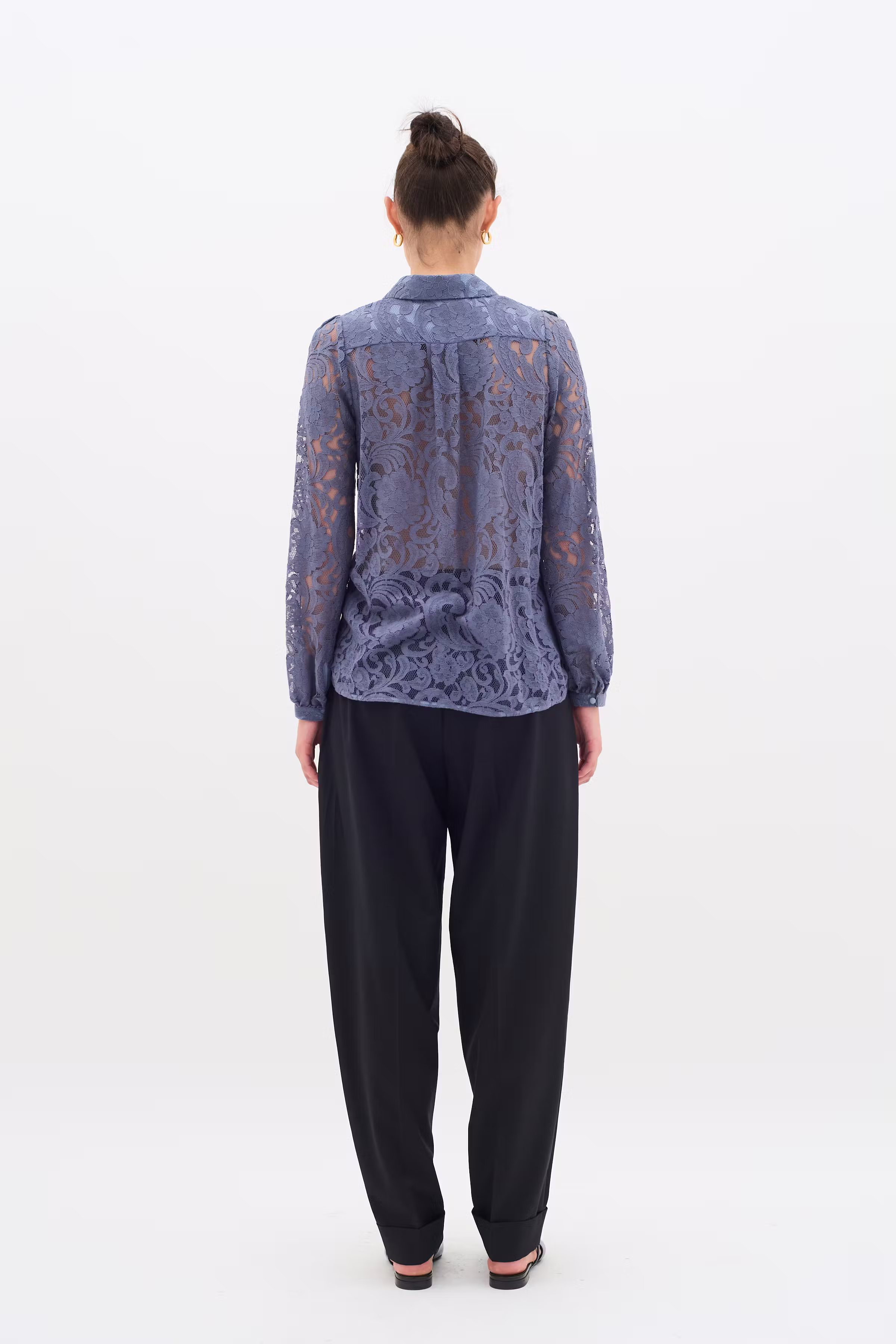 MaddyIW Shirt LOOKBOOK BACK 30110604-183912