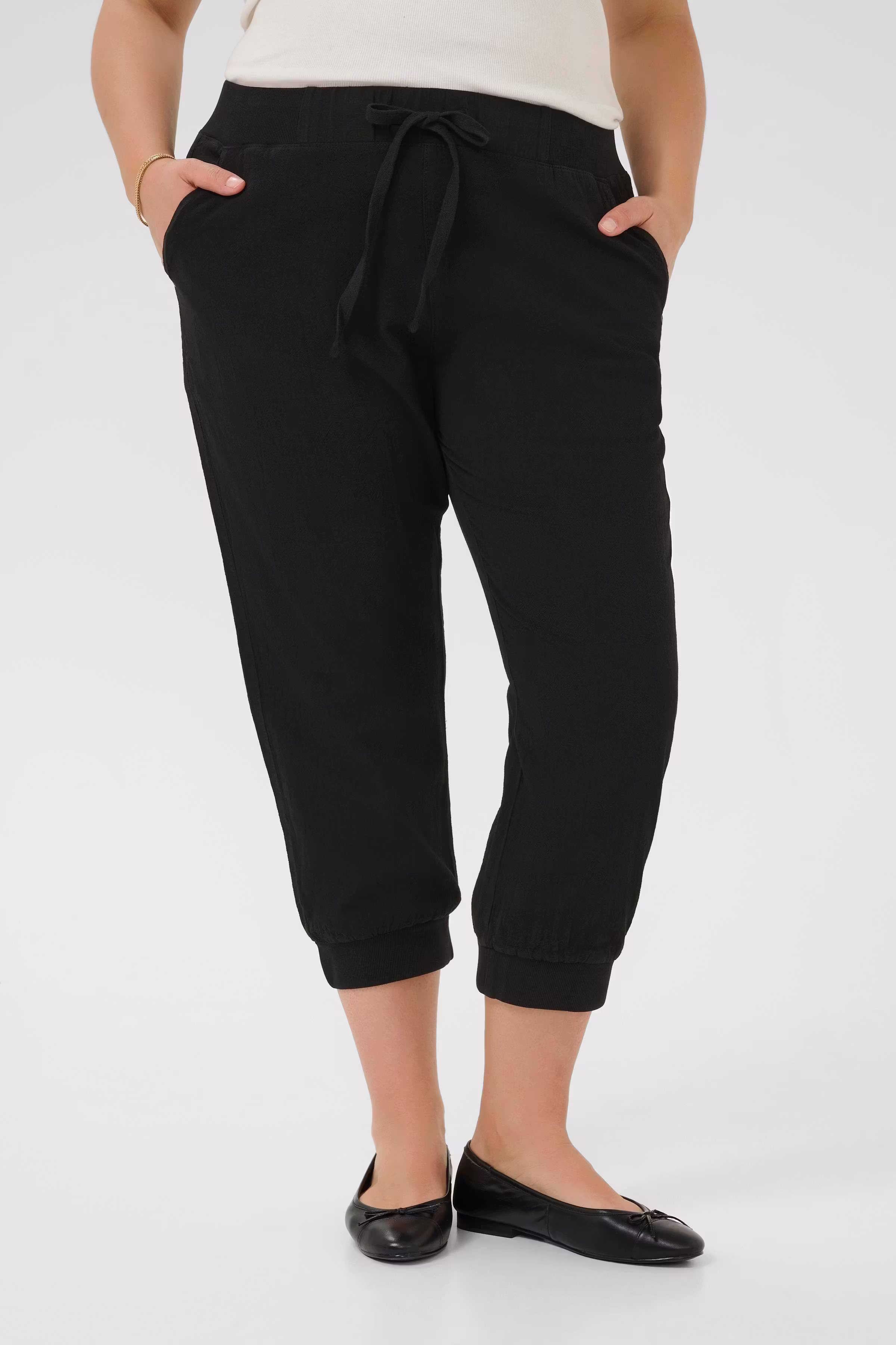 KCnana Pantalon Capri LOOKBOOK FRONT 10580057-50600