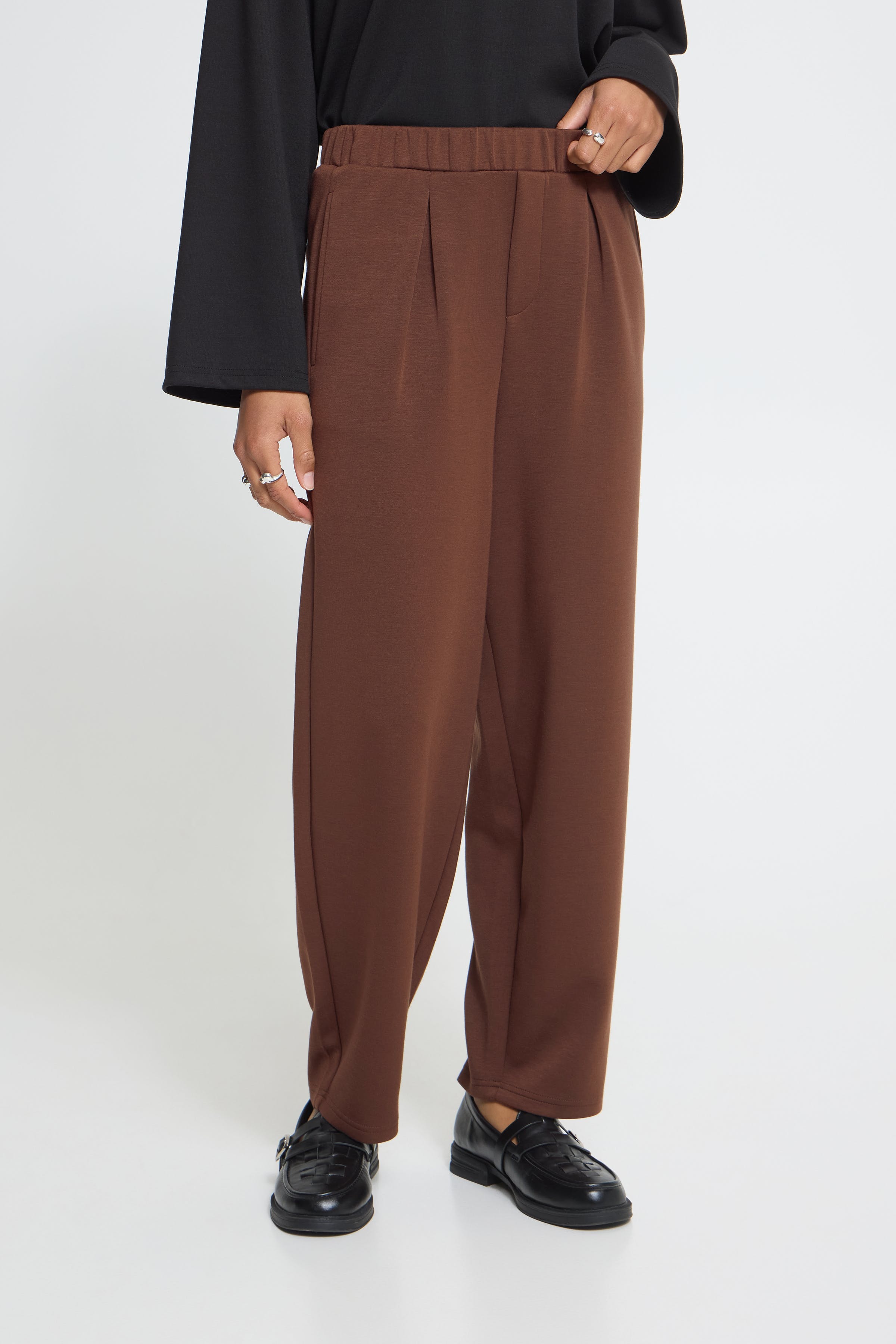 IHNAIDA Hose LOOKBOOK FRONT 20126134-191419