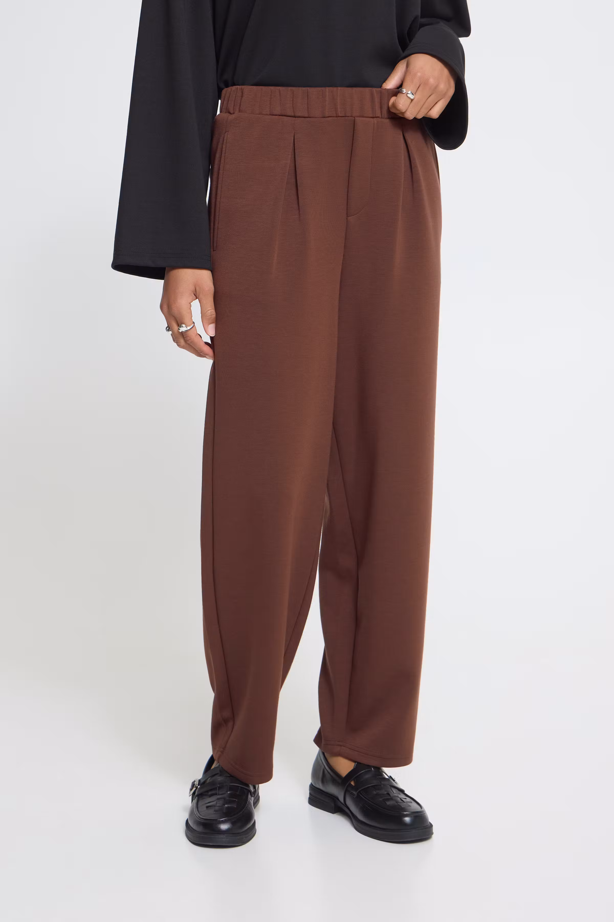 IHNAIDA Hose LOOKBOOK FRONT 20126134-191419