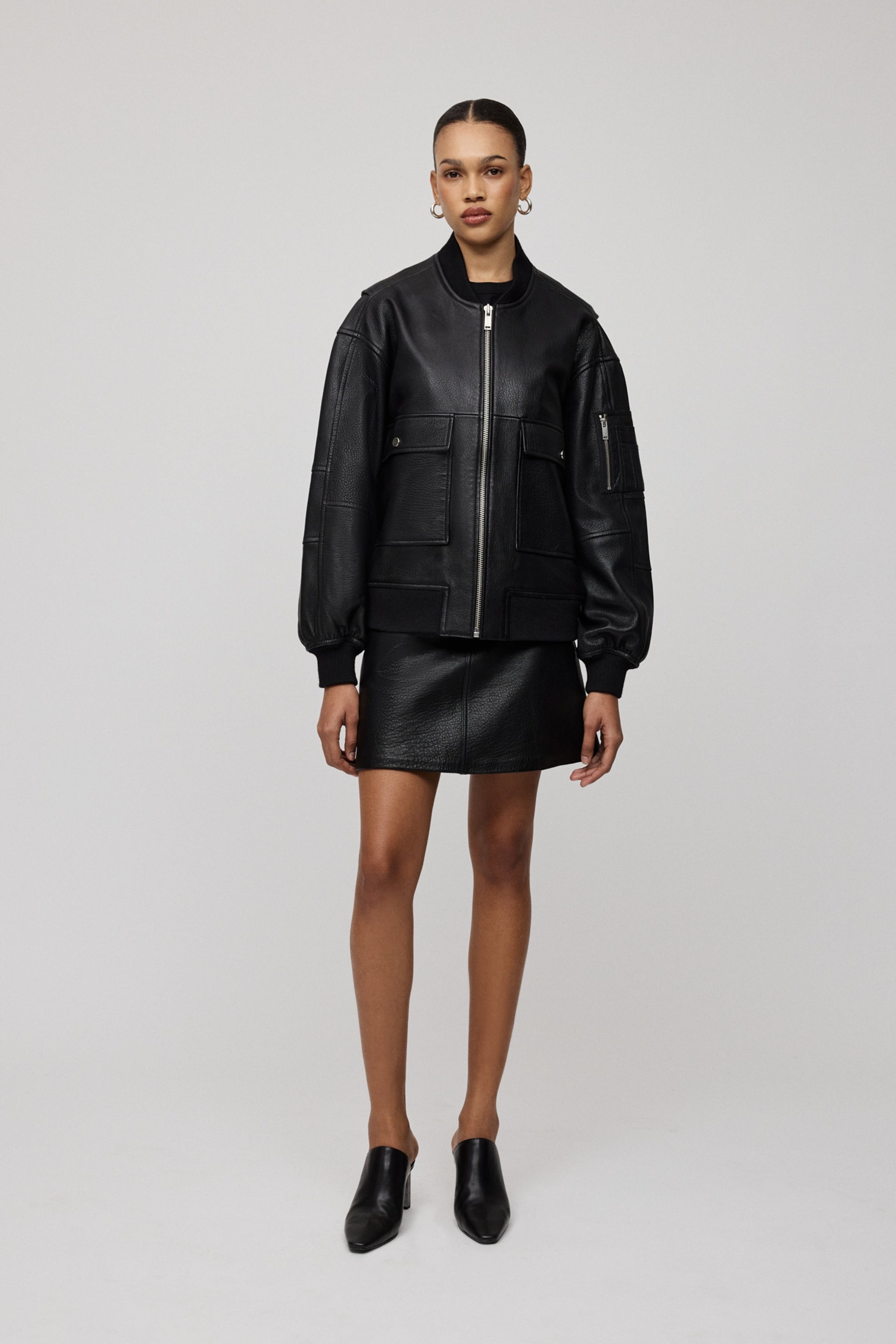 LARA JACKE LOOKBOOK FRONT 30600687-BK999