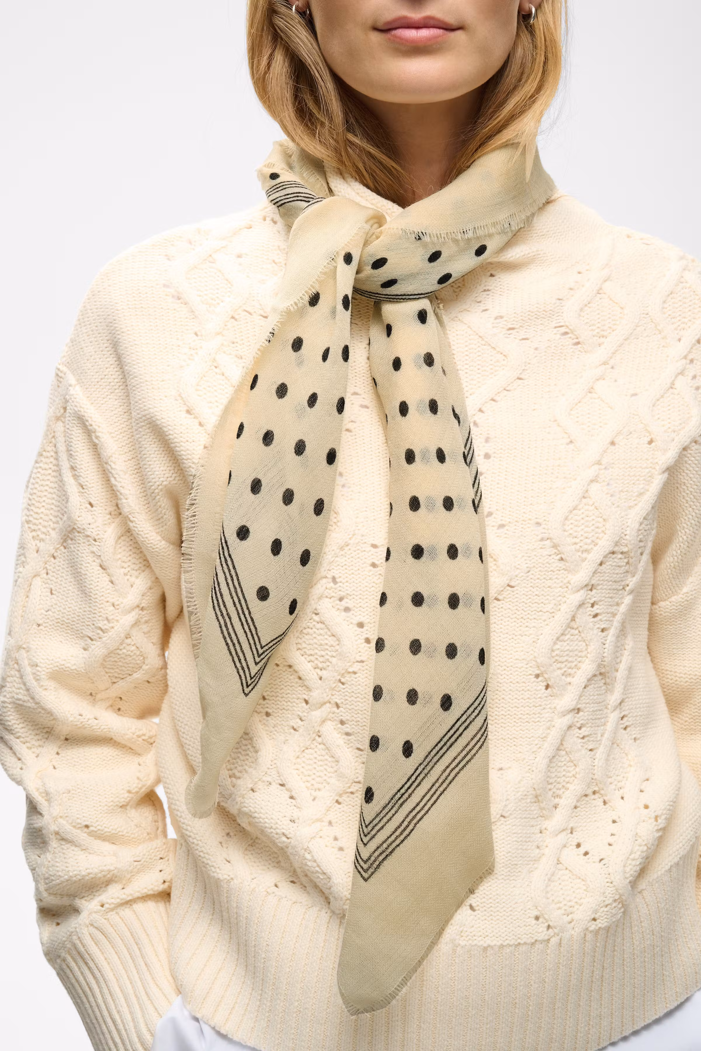 CelestaPW Sjaal LOOKBOOK DETAIL 30310875-305313