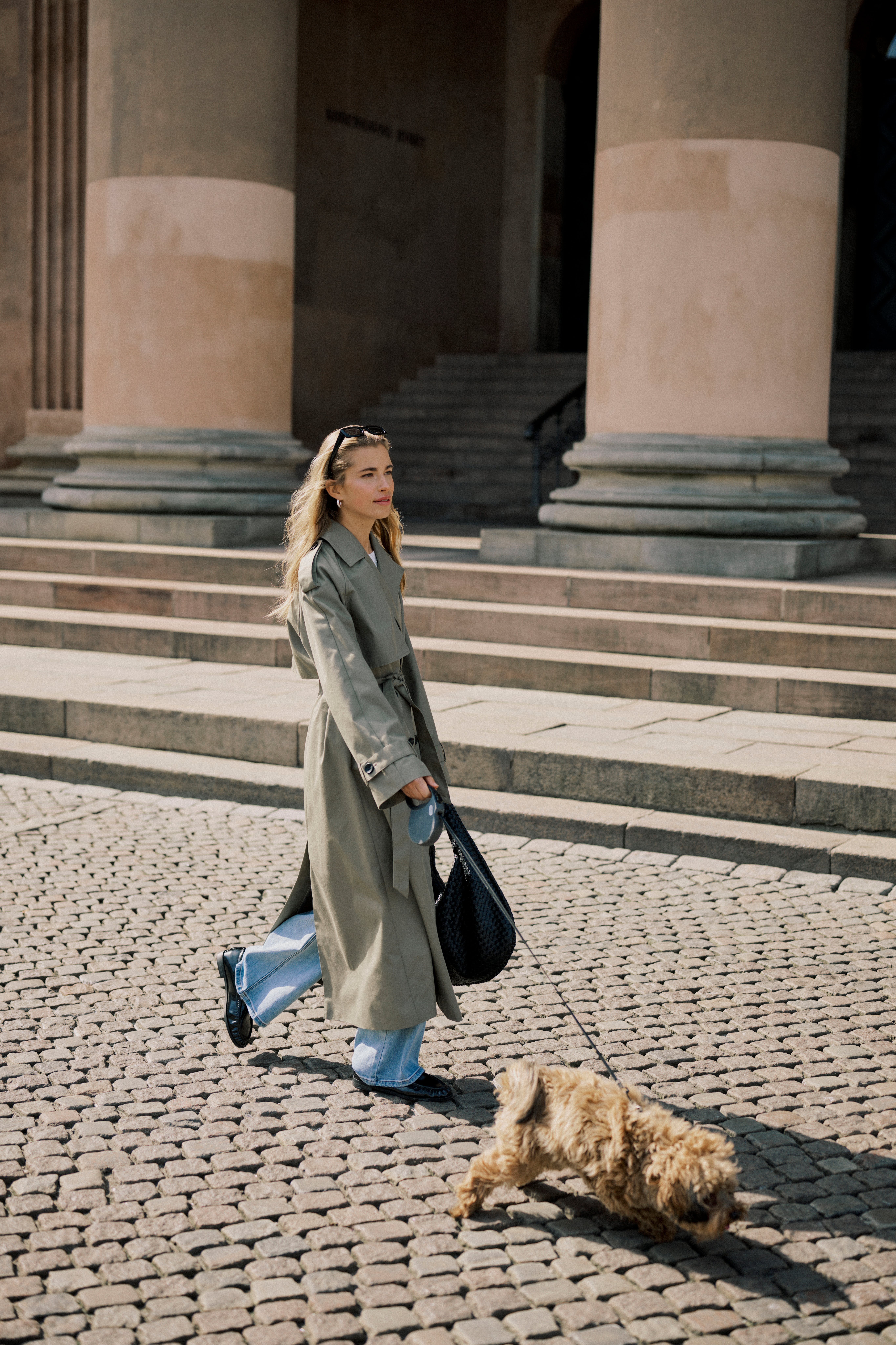 KAvalentina Mantel LOCATION NONE 10511102-170517