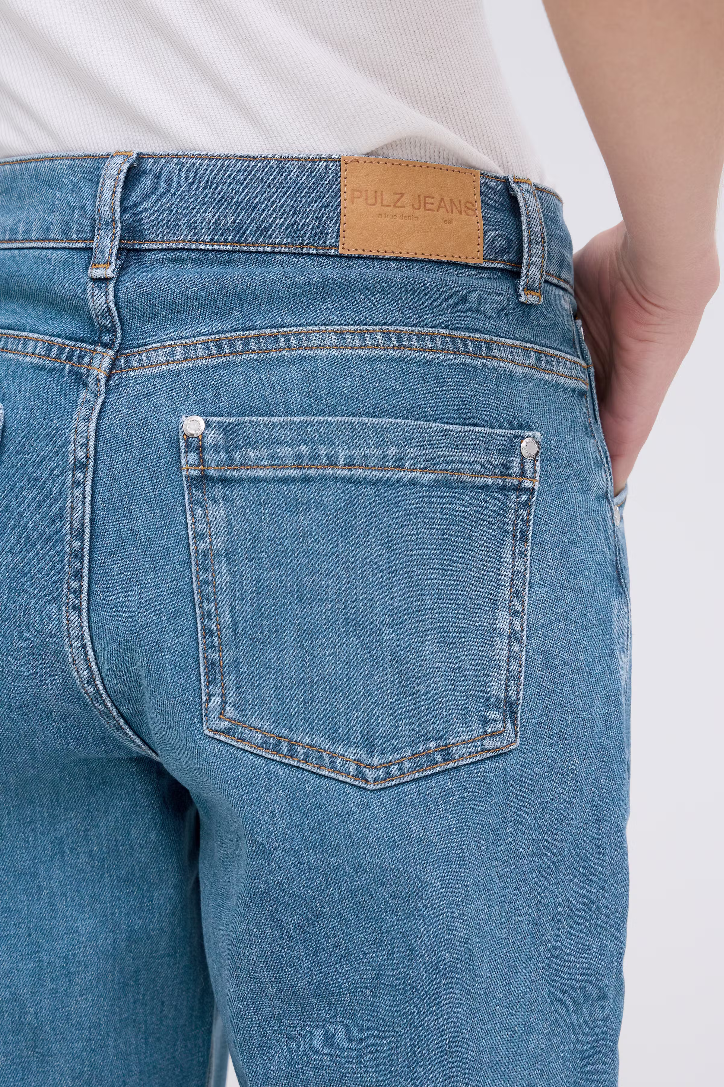 PZLIRA UHW Jeans Tapered Leg LOOKBOOK DETAIL 50209032-200005