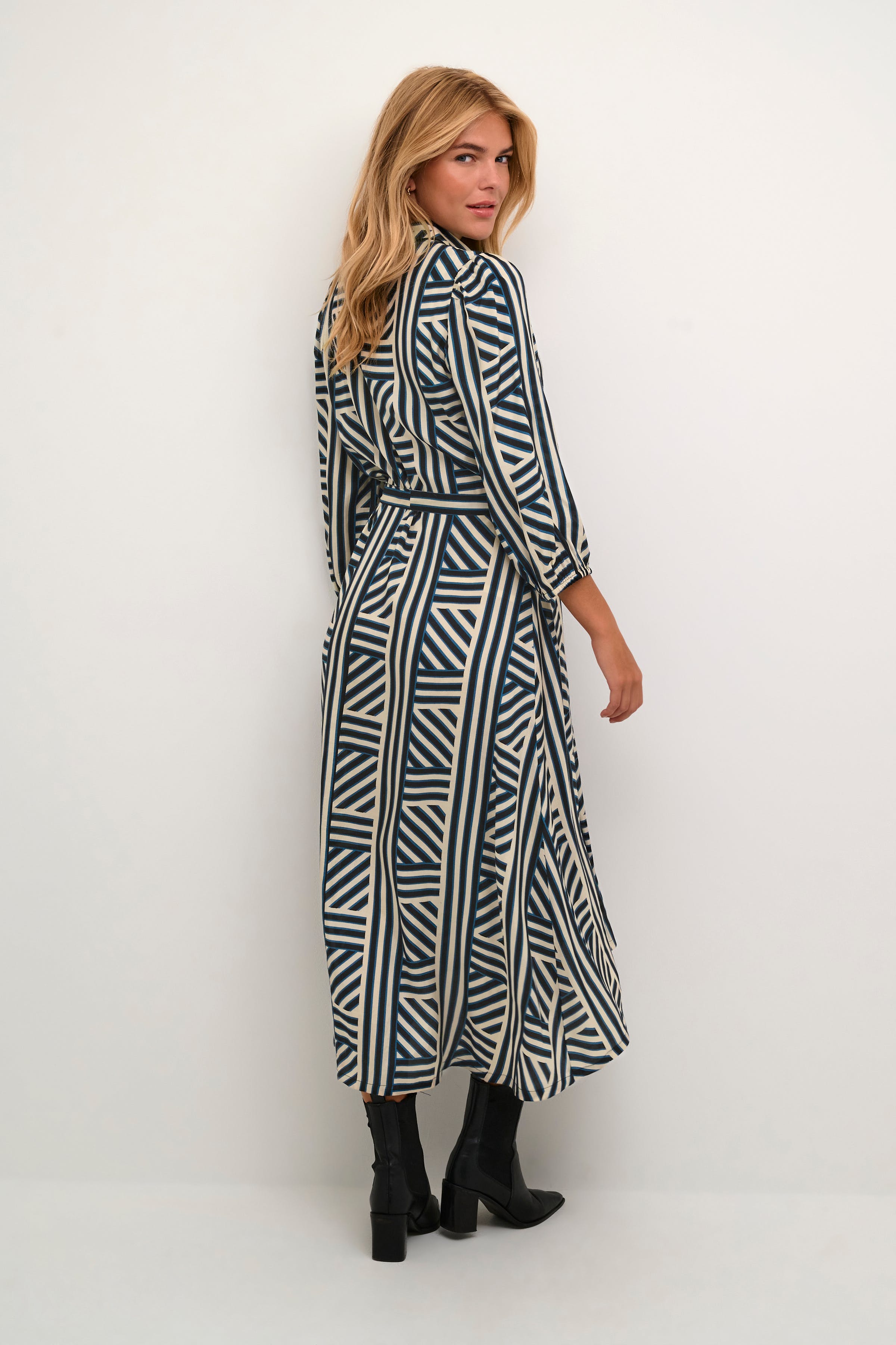 KAlia Kleid LOOKBOOK BACK 10552265-105356