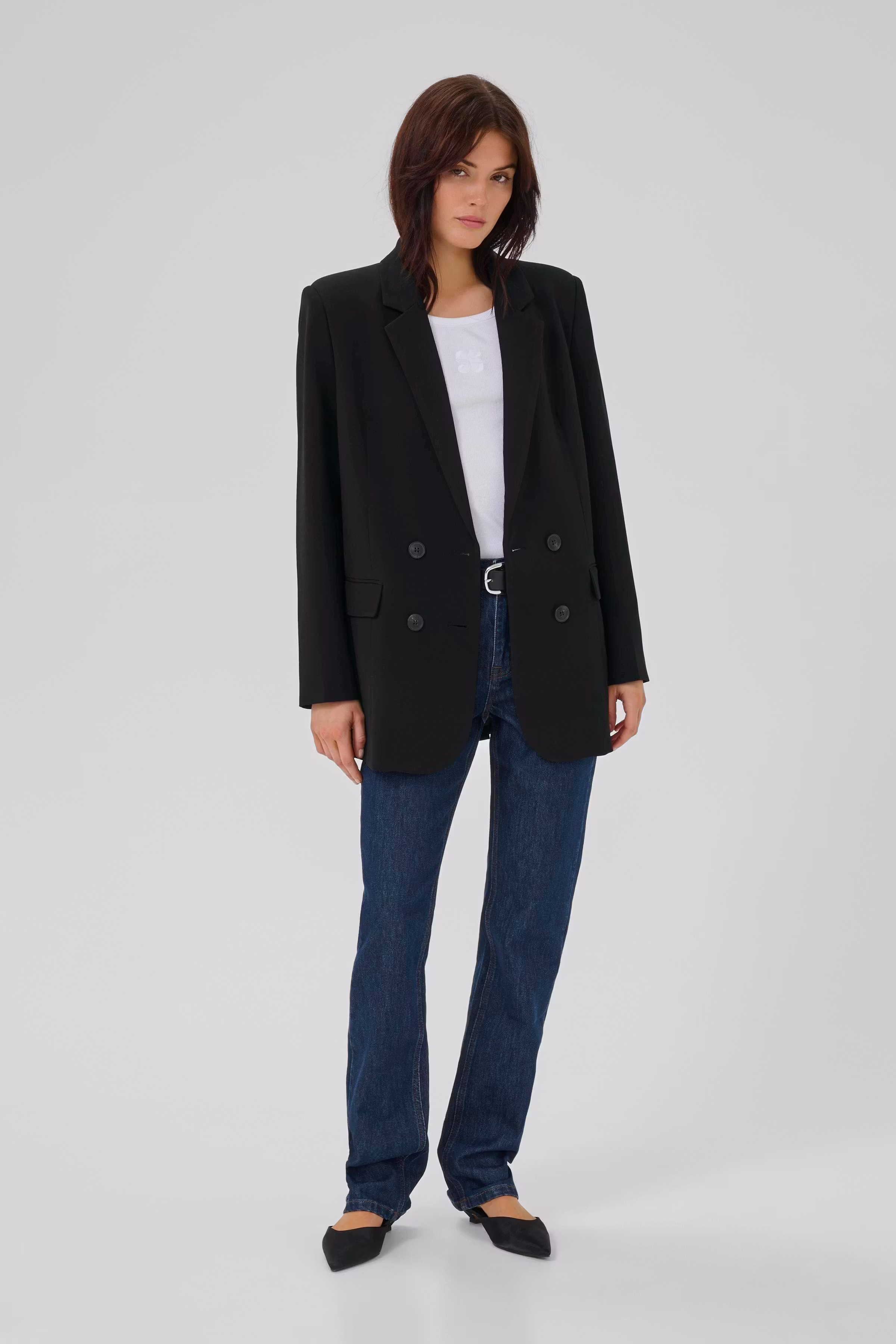27 THE TAILORED BLAZER LOOKBOOK FRONT 10705318-100031