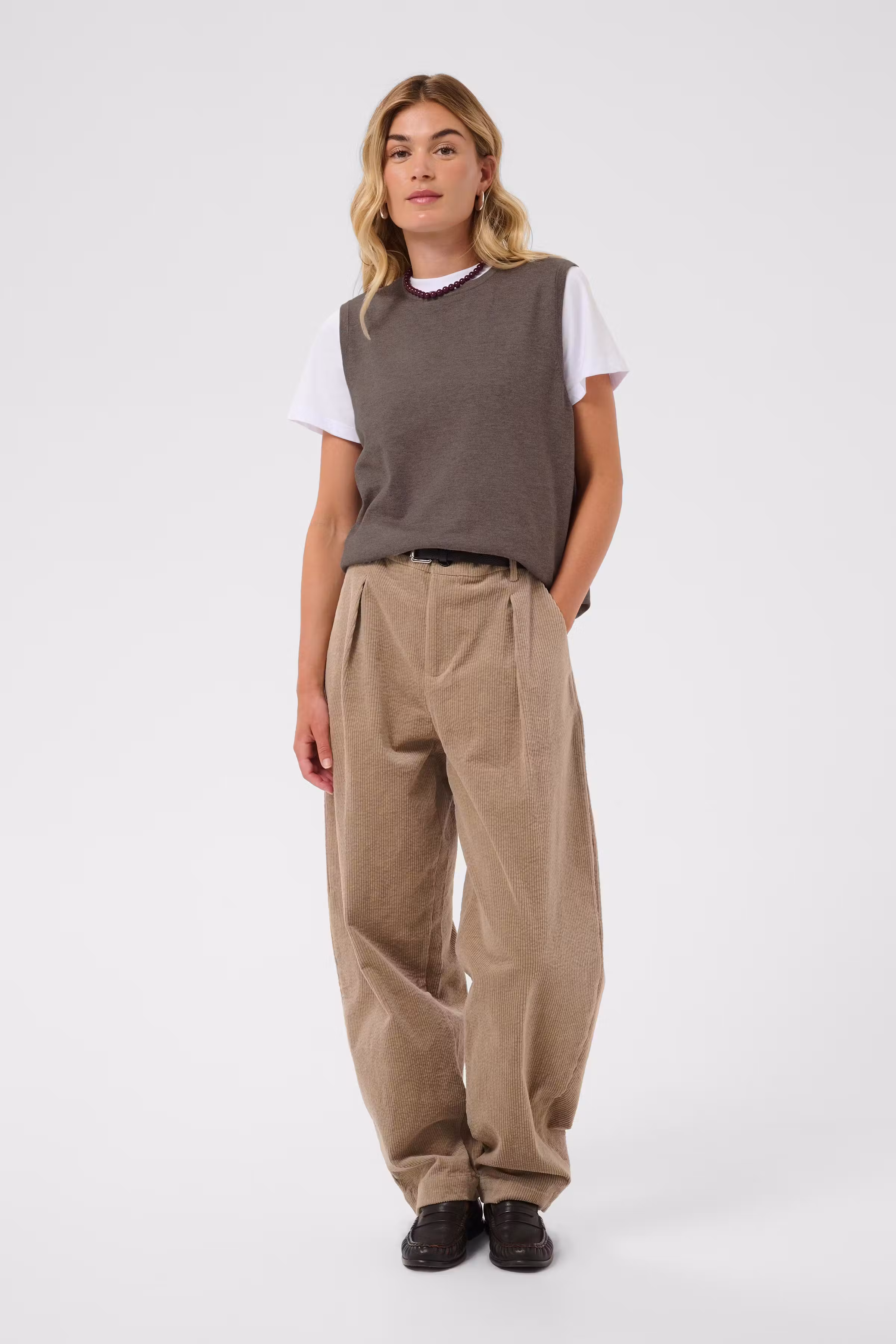 MilaSZ Vest LOOKBOOK FRONT 30511506-1914301
