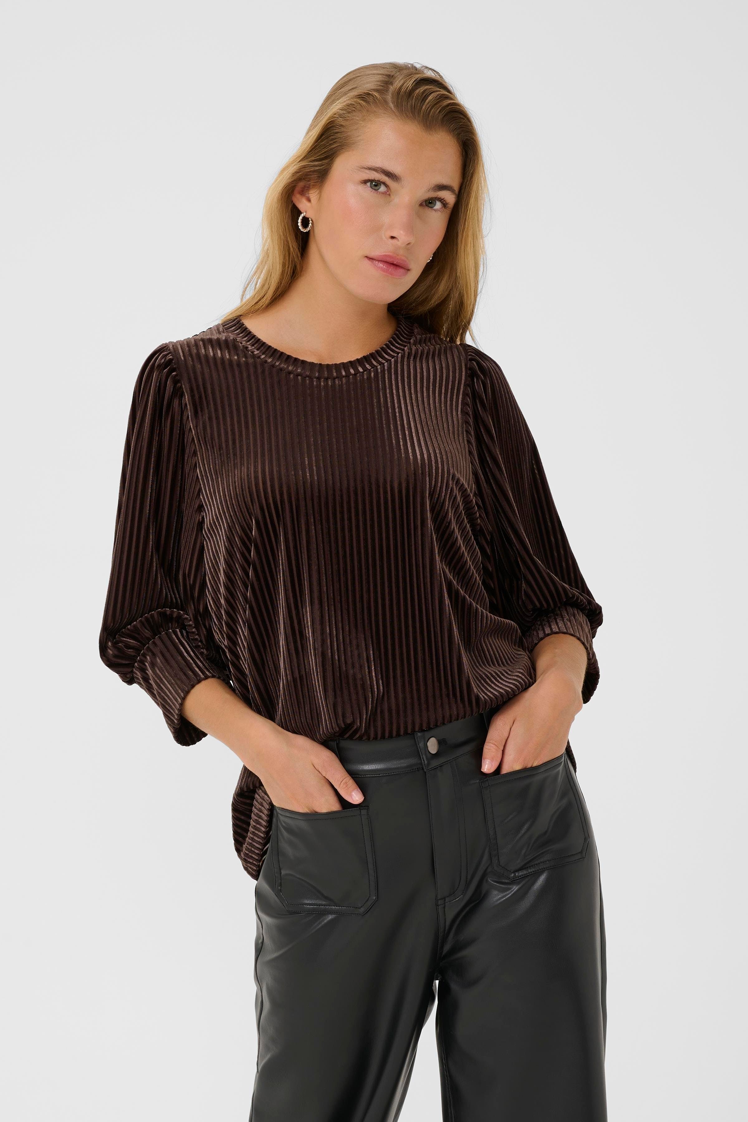 KAcaca Velourbluse LOOKBOOK FRONT 10503887-191111