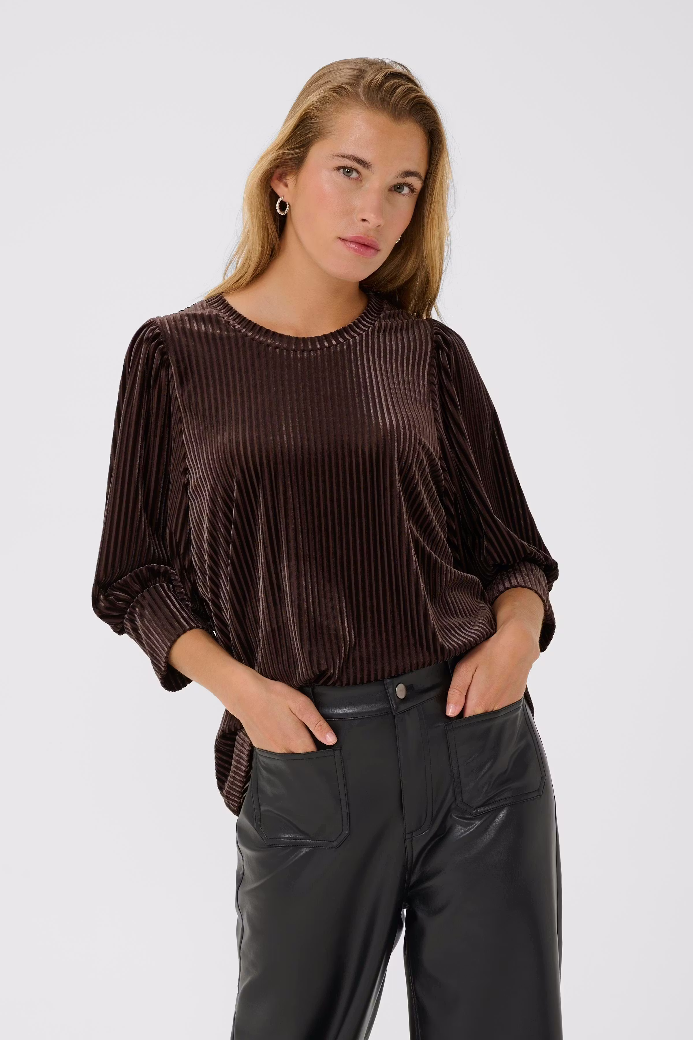 KAcaca Velour blouse LOOKBOOK FRONT 10503887-191111