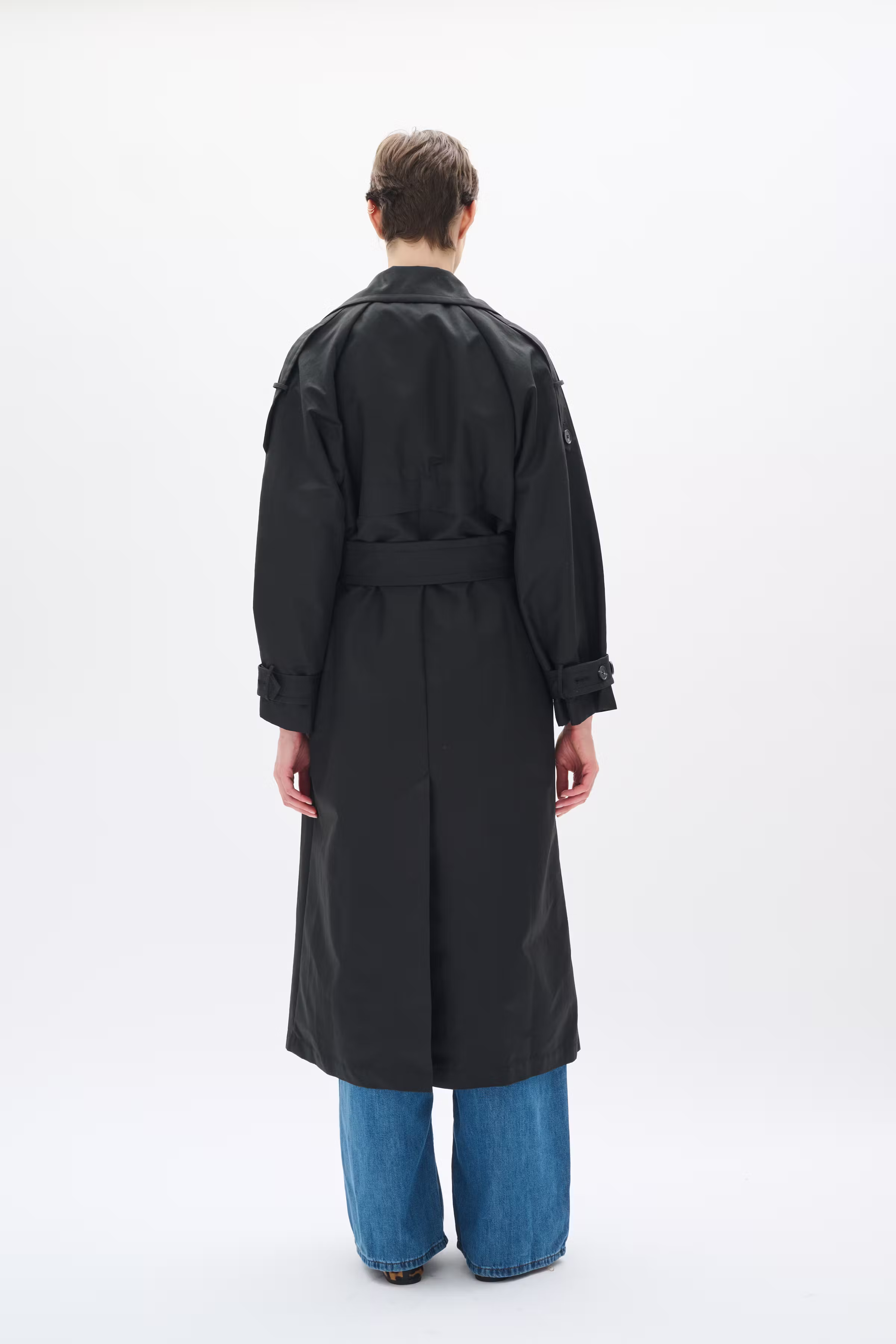 ToiniIW Mantel LOOKBOOK BACK 30109027-194008