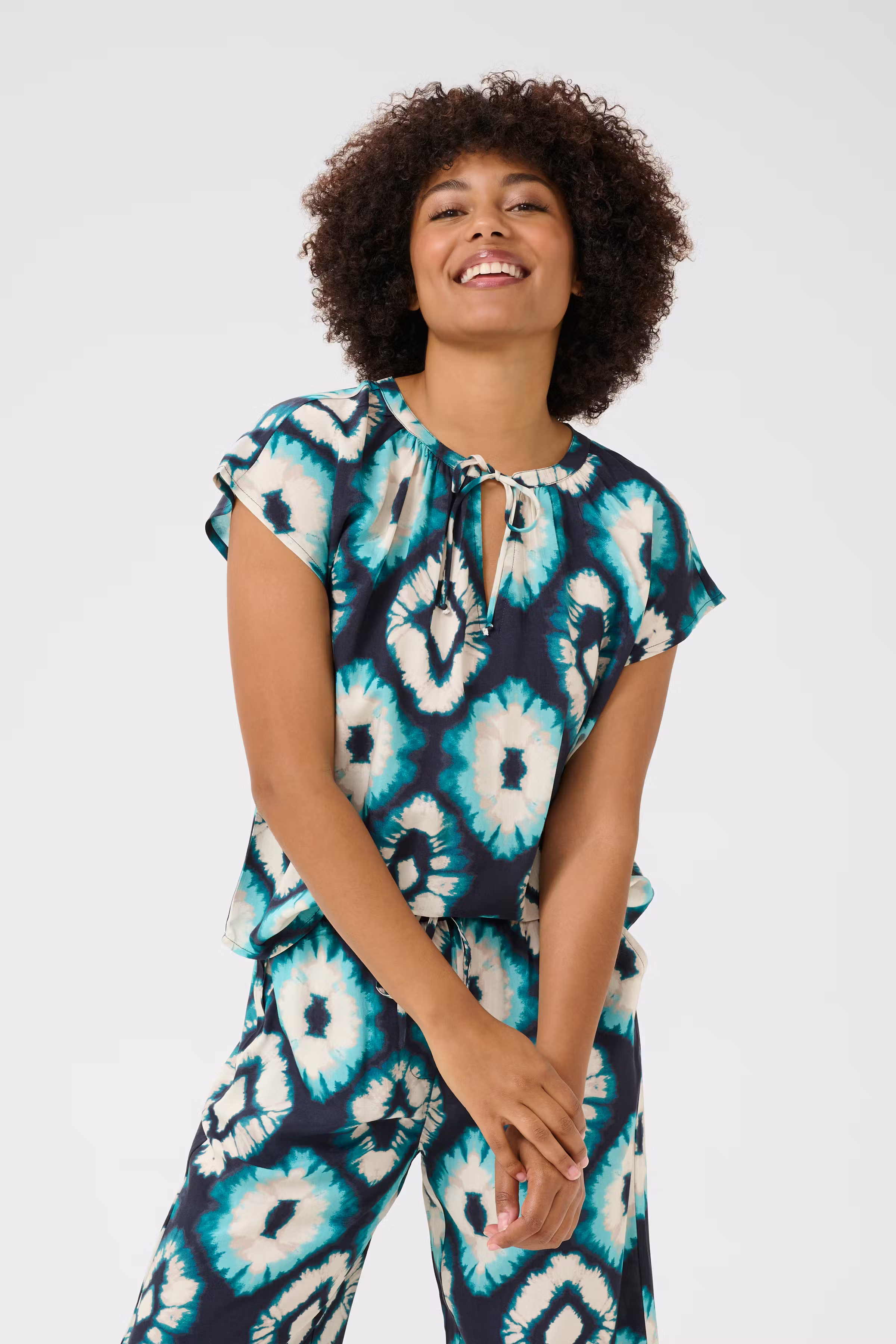 CRTiah Blouse LOOKBOOK FRONT 10613602-107522