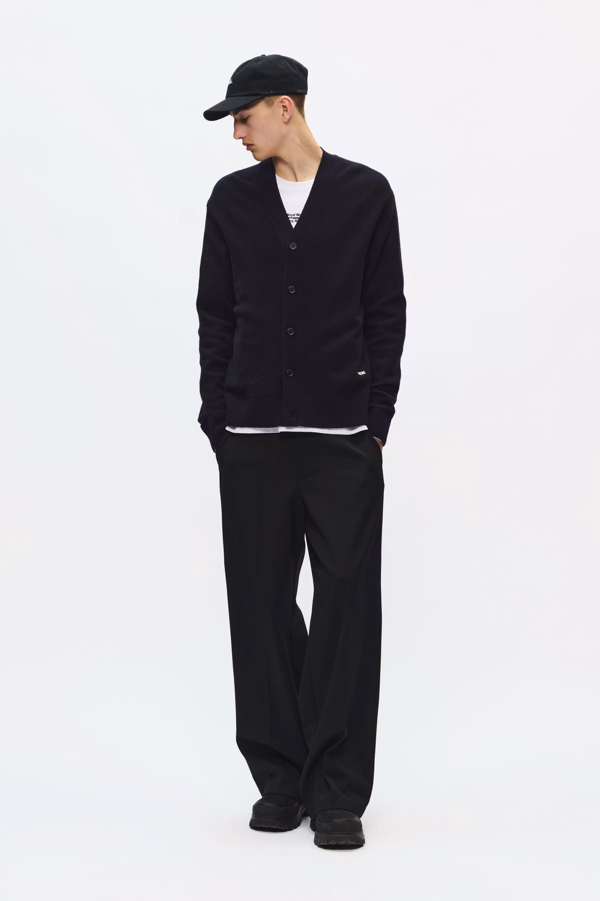 WWlogo Cardigan LOOKBOOK FRONT 30252199-194011