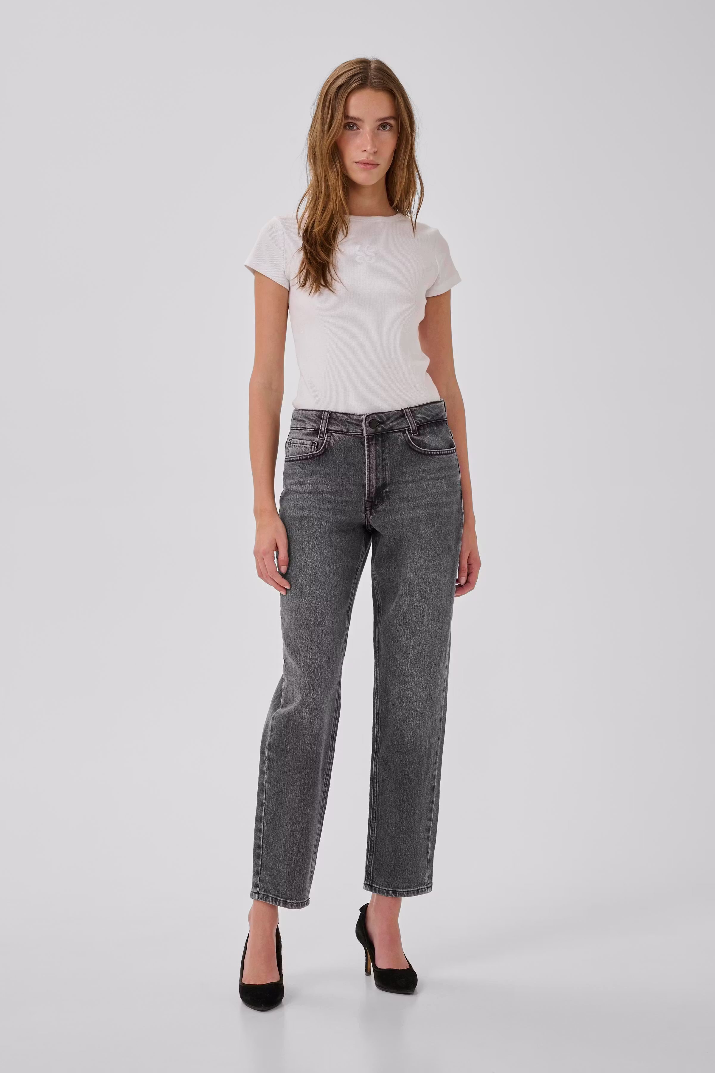 04 THE MOMMY HIGH TAPERED JEANS LOOKBOOK FRONT 10704537-100087
