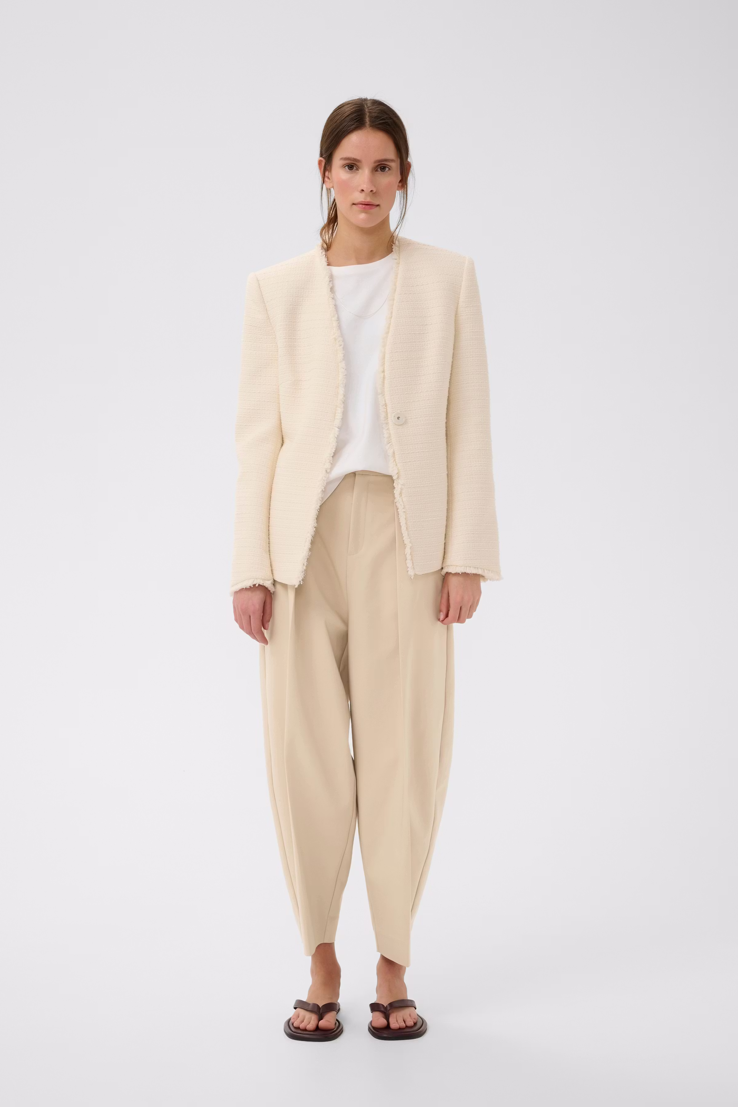 ZellaIW Barrel Trousers LOOKBOOK FRONT 30107207-151308