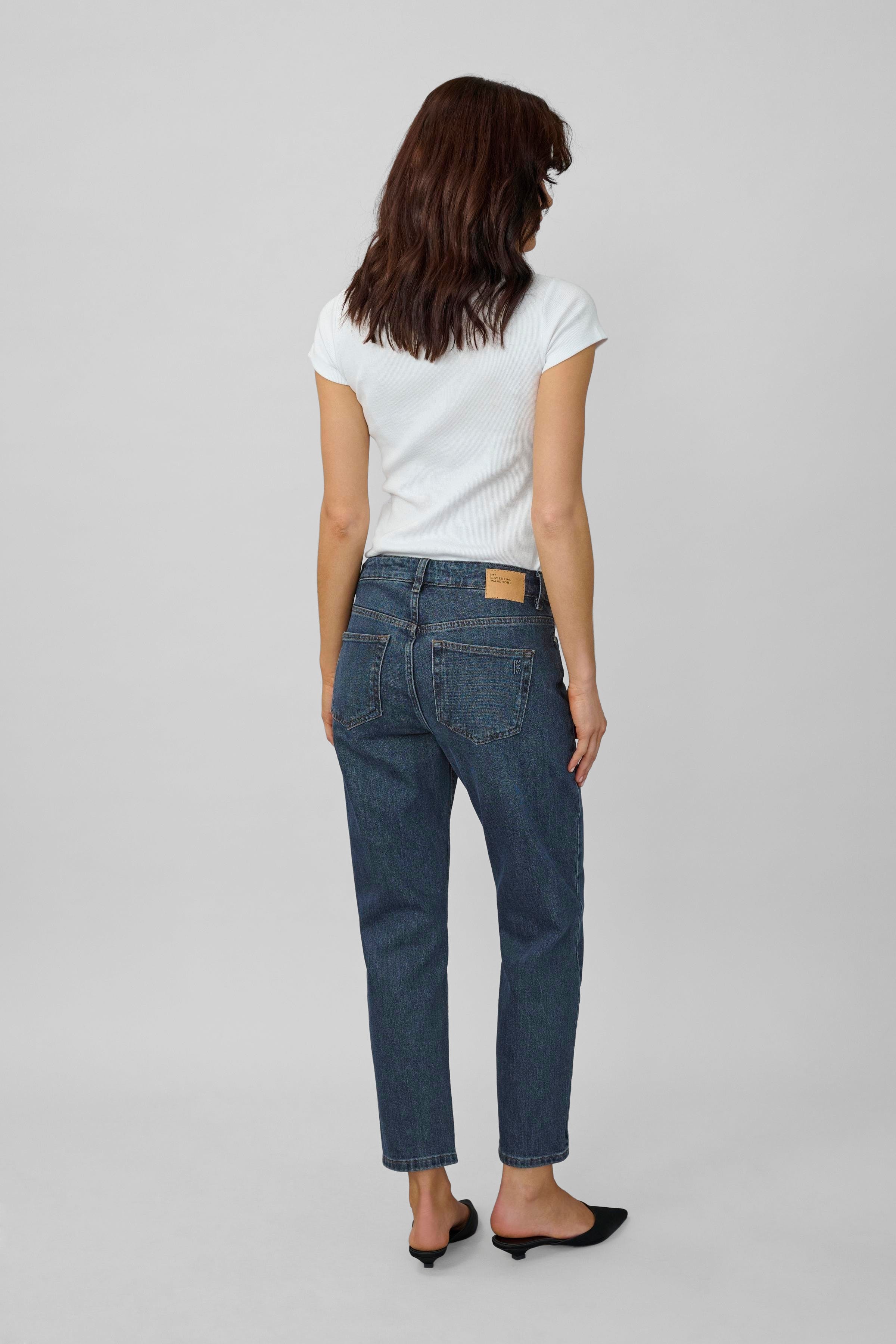 04 THE MOMMY HIGH TAPERED LOOKBOOK BACK 10704537-100062