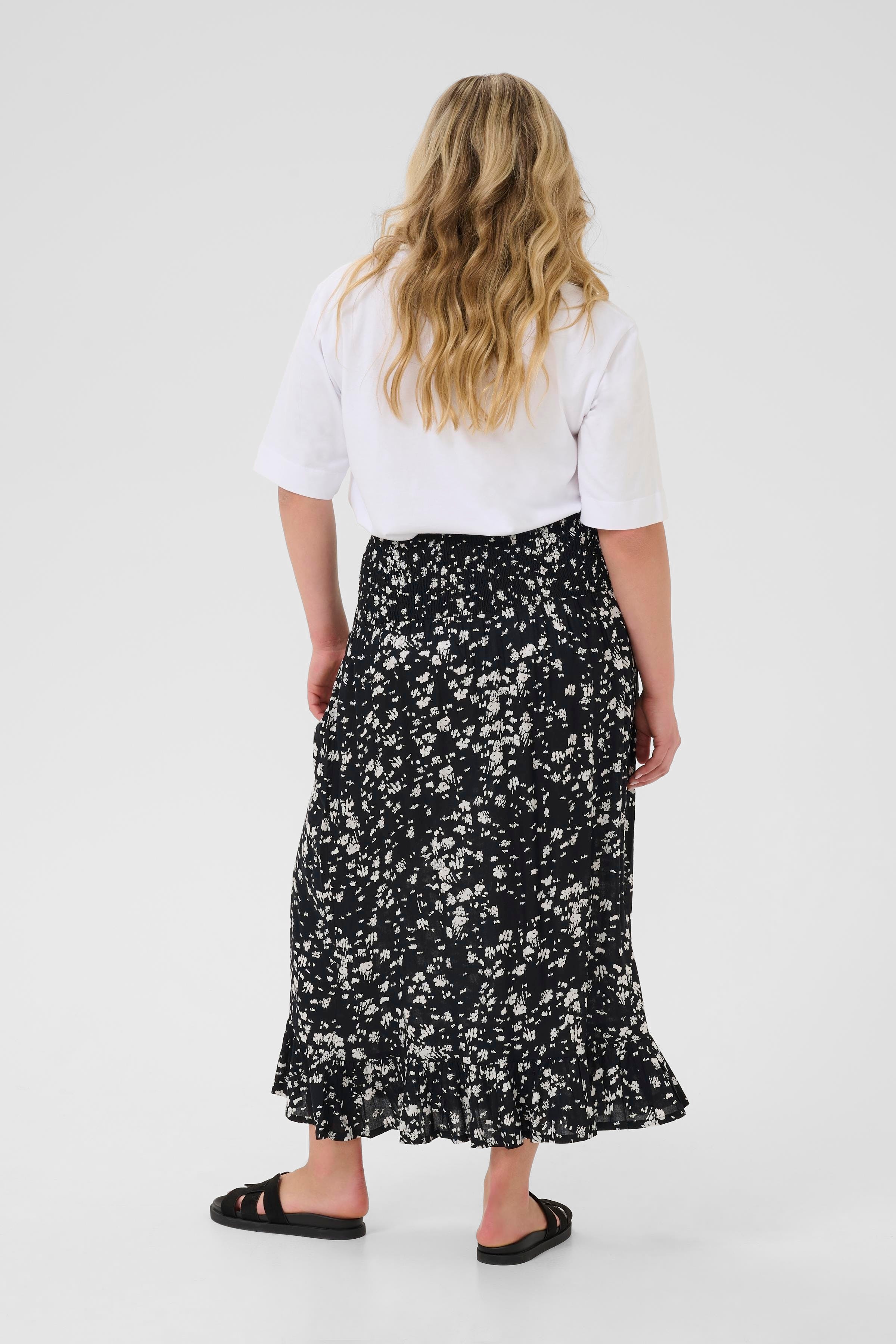 KCbella Skirt LOOKBOOK BACK 10583471-107908