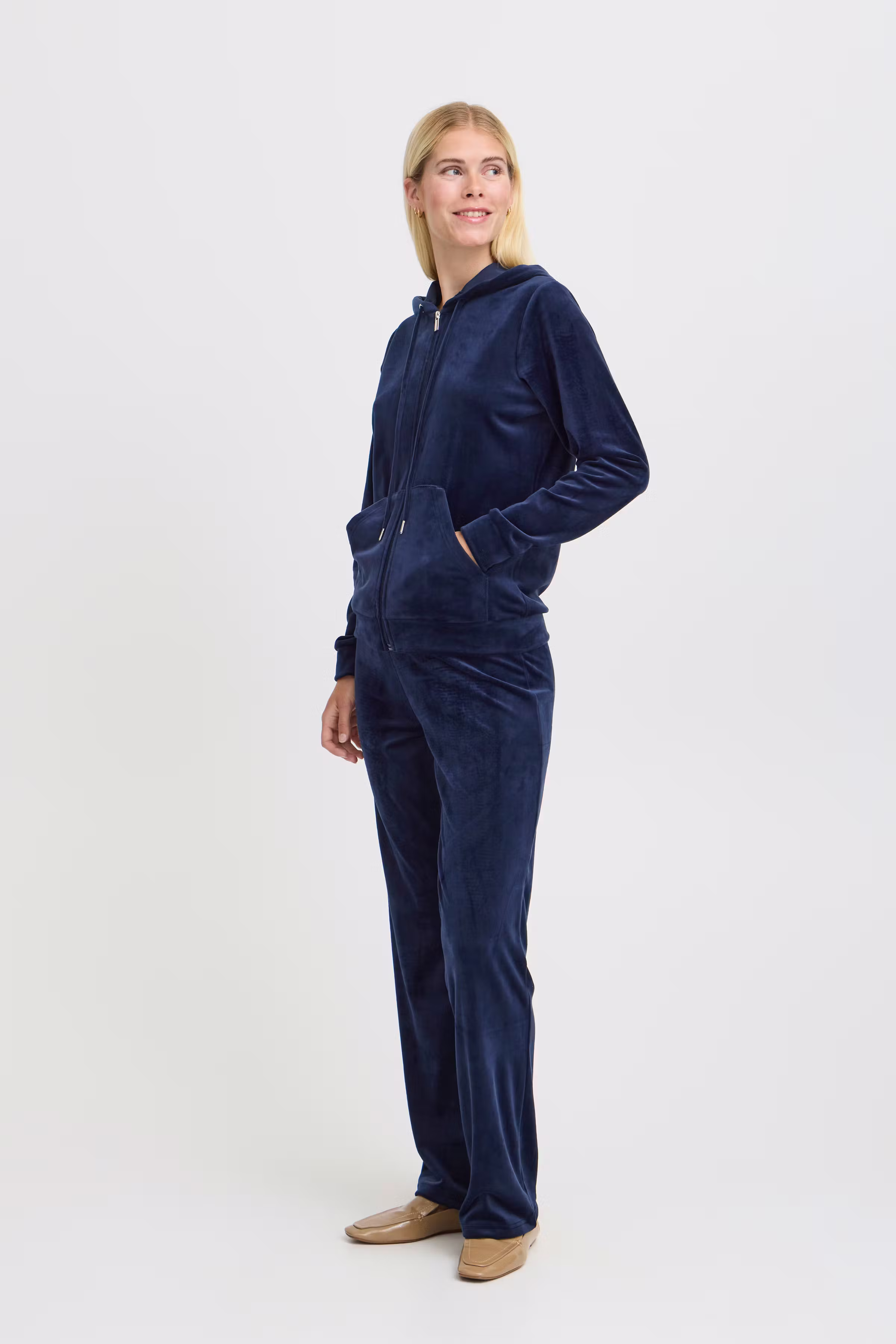 BYSTILLA Veloursett LOOKBOOK FRONT 20816019-194020