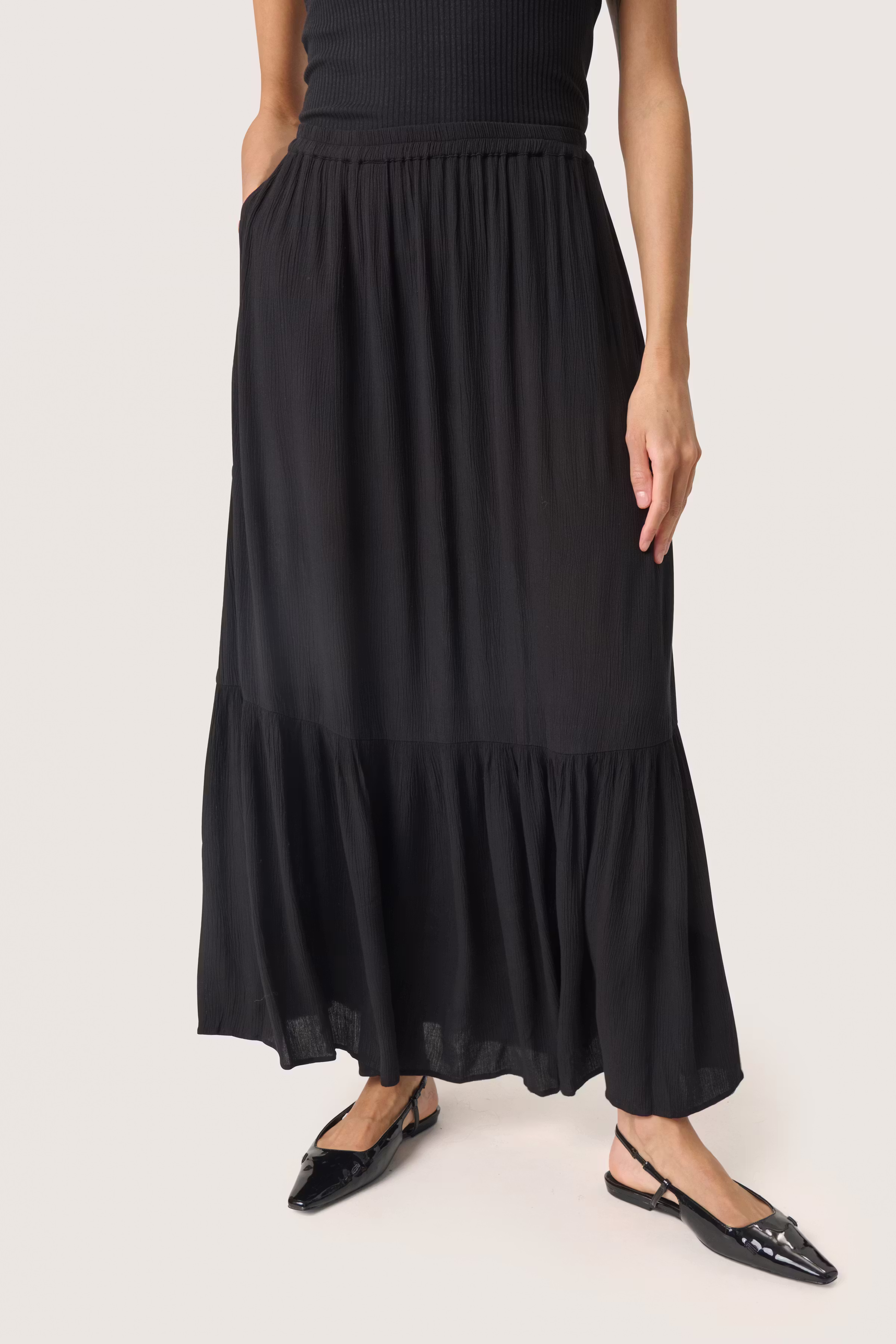 SLElonor Skirt LOOKBOOK FRONT 30408208-194008