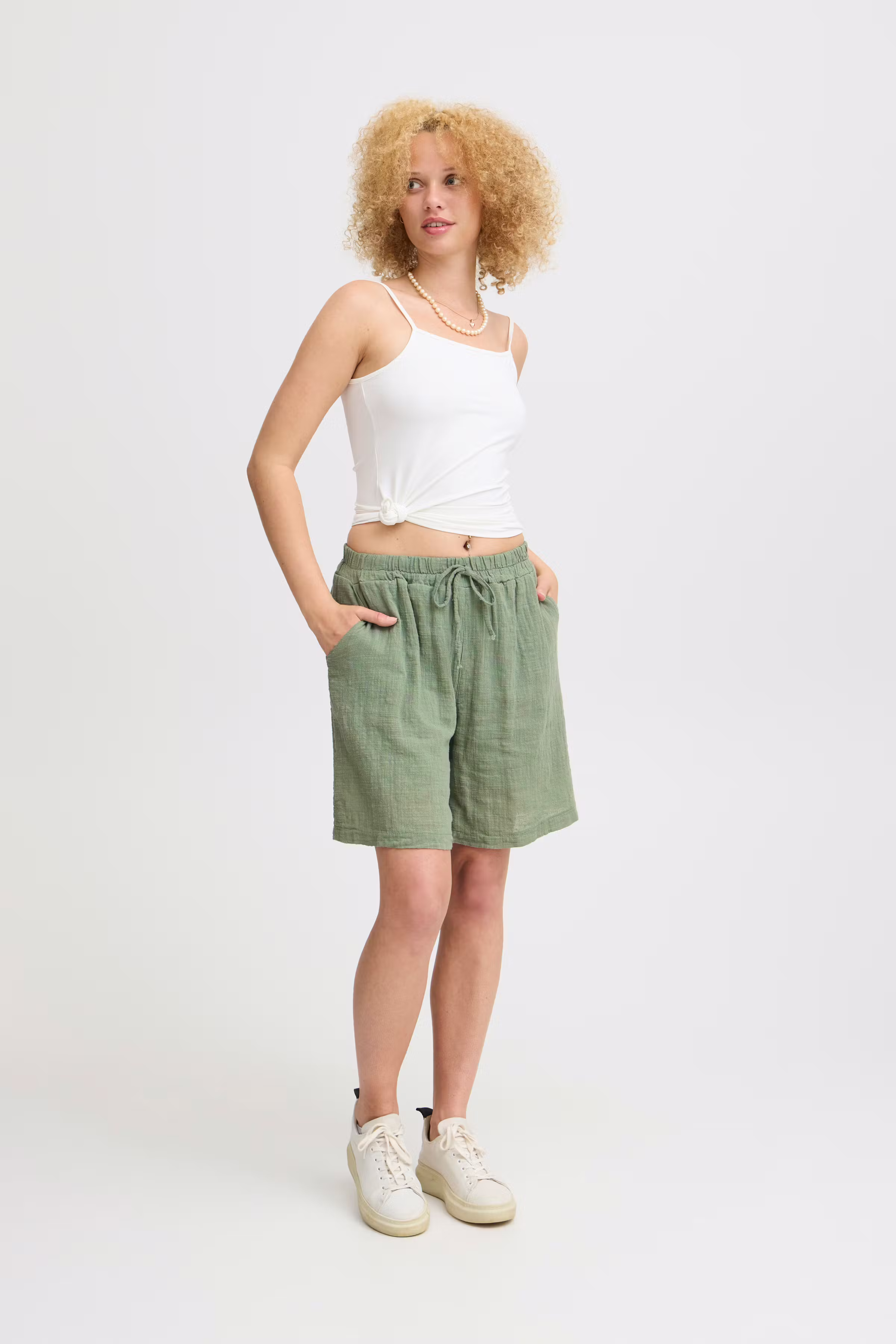 SBALEXA Shorts LOOKBOOK FRONT 22100661-176212