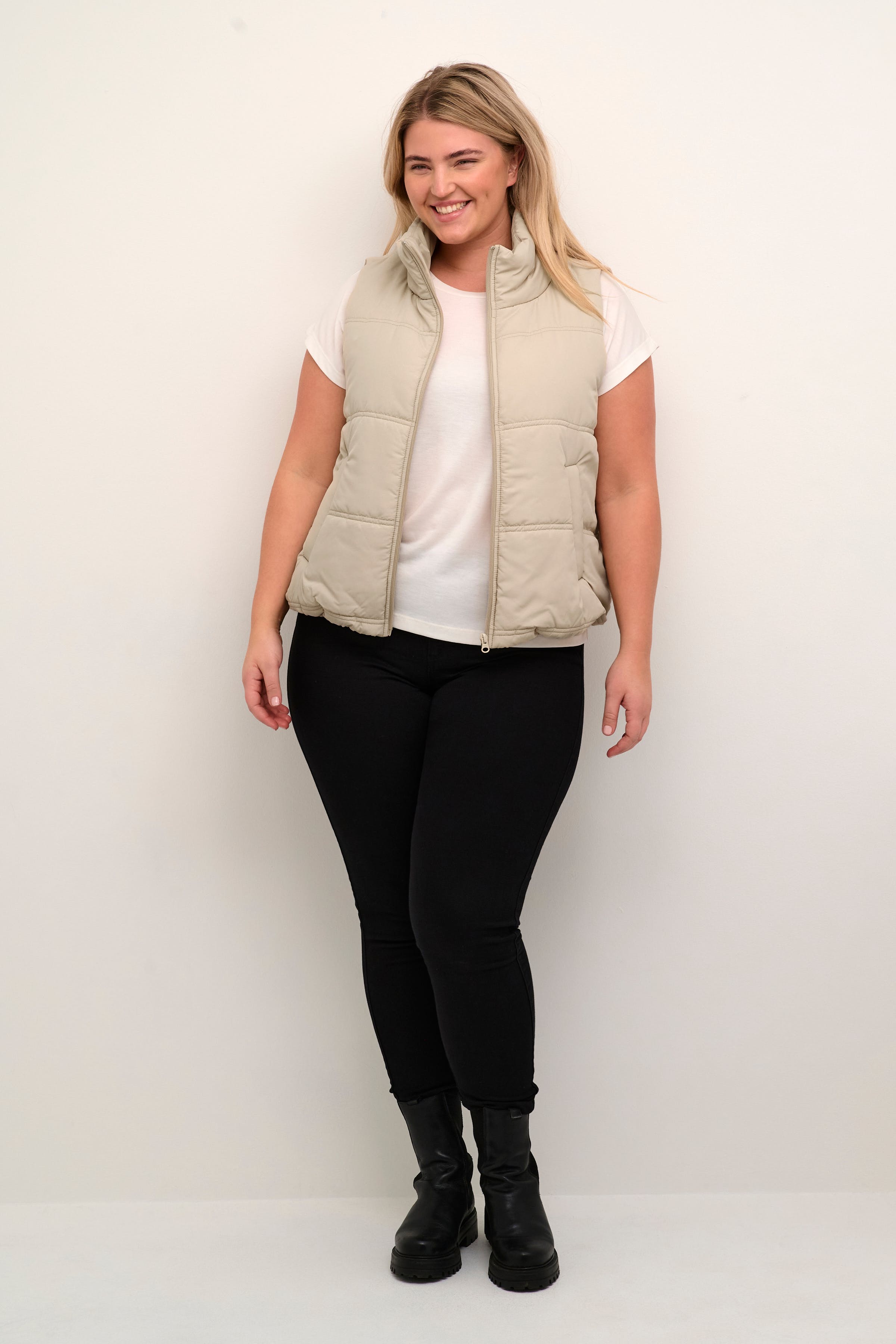 KCRONYA WAISTCOAT LOOKBOOK FRONT 10581449-151305