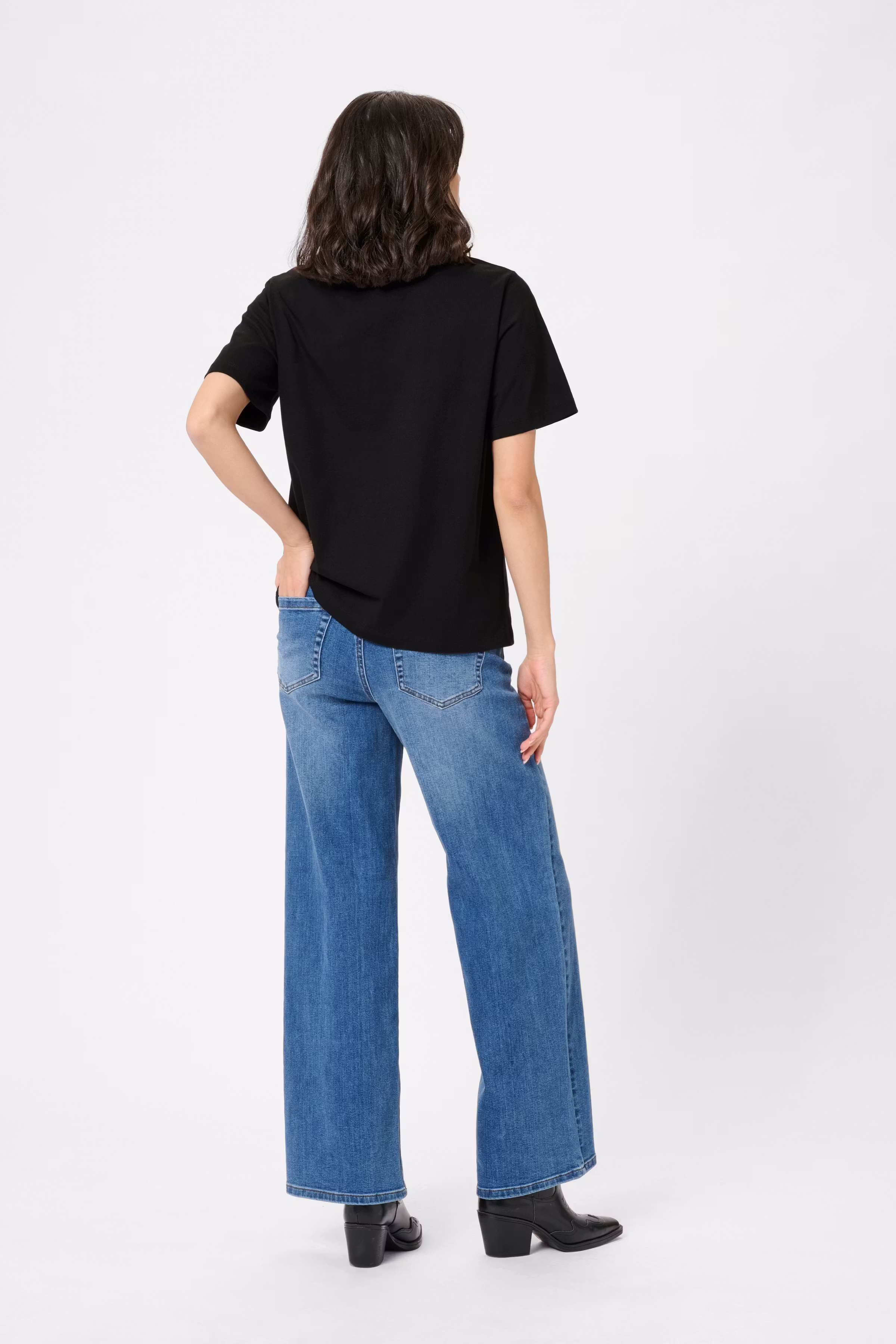 KAarina T-shirt LOOKBOOK BACK 10510994-100121