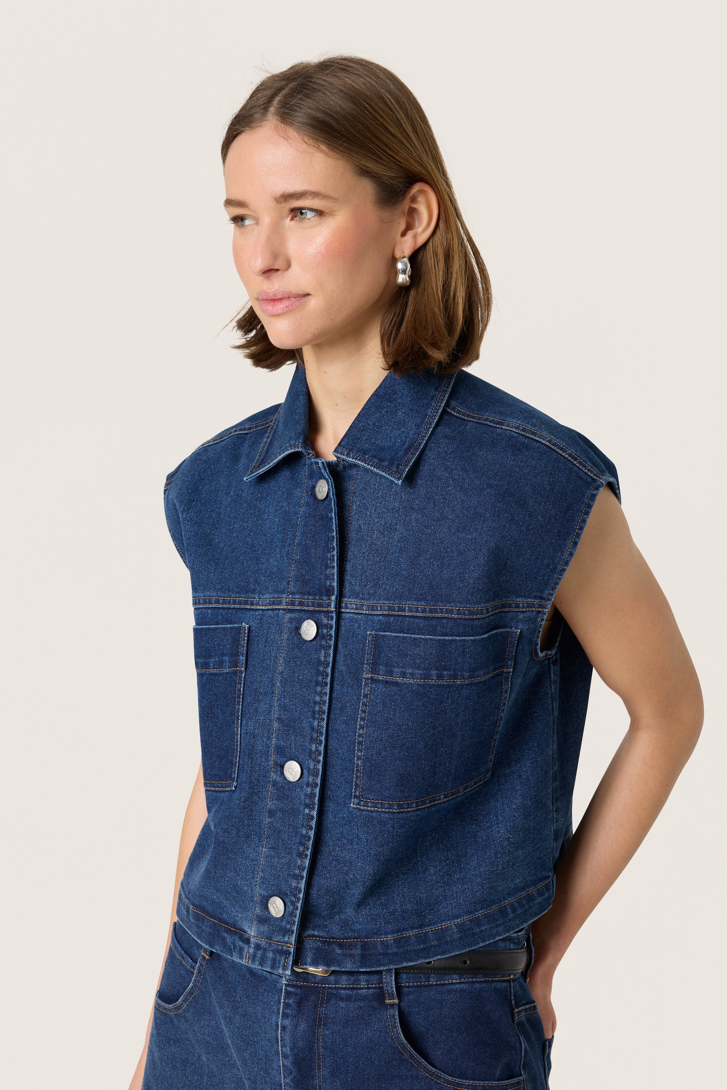 SLCalianna Vest LOOKBOOK DETAIL 30408476-301728