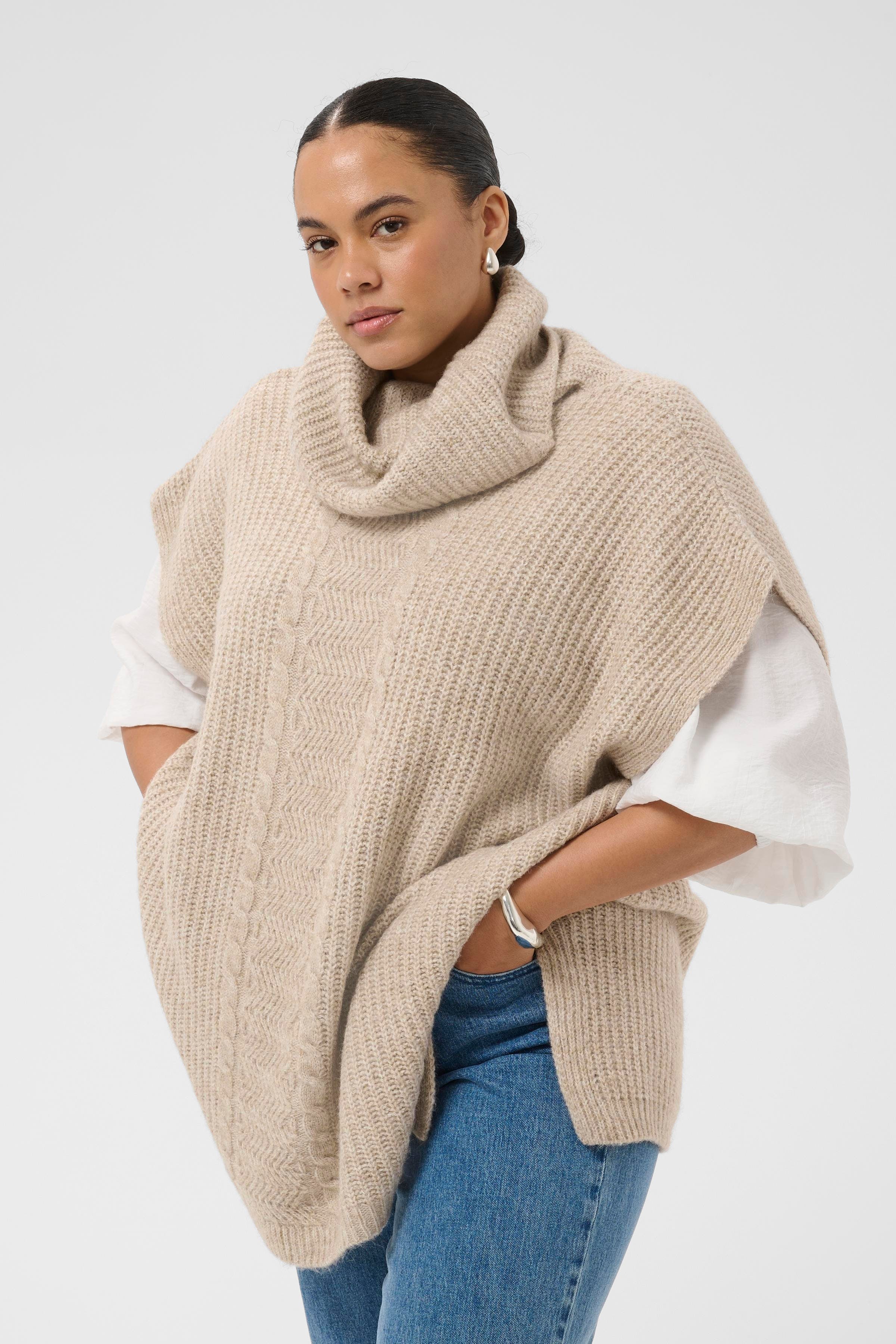 KCmala Poncho LOOKBOOK FRONT 10583504-1513051