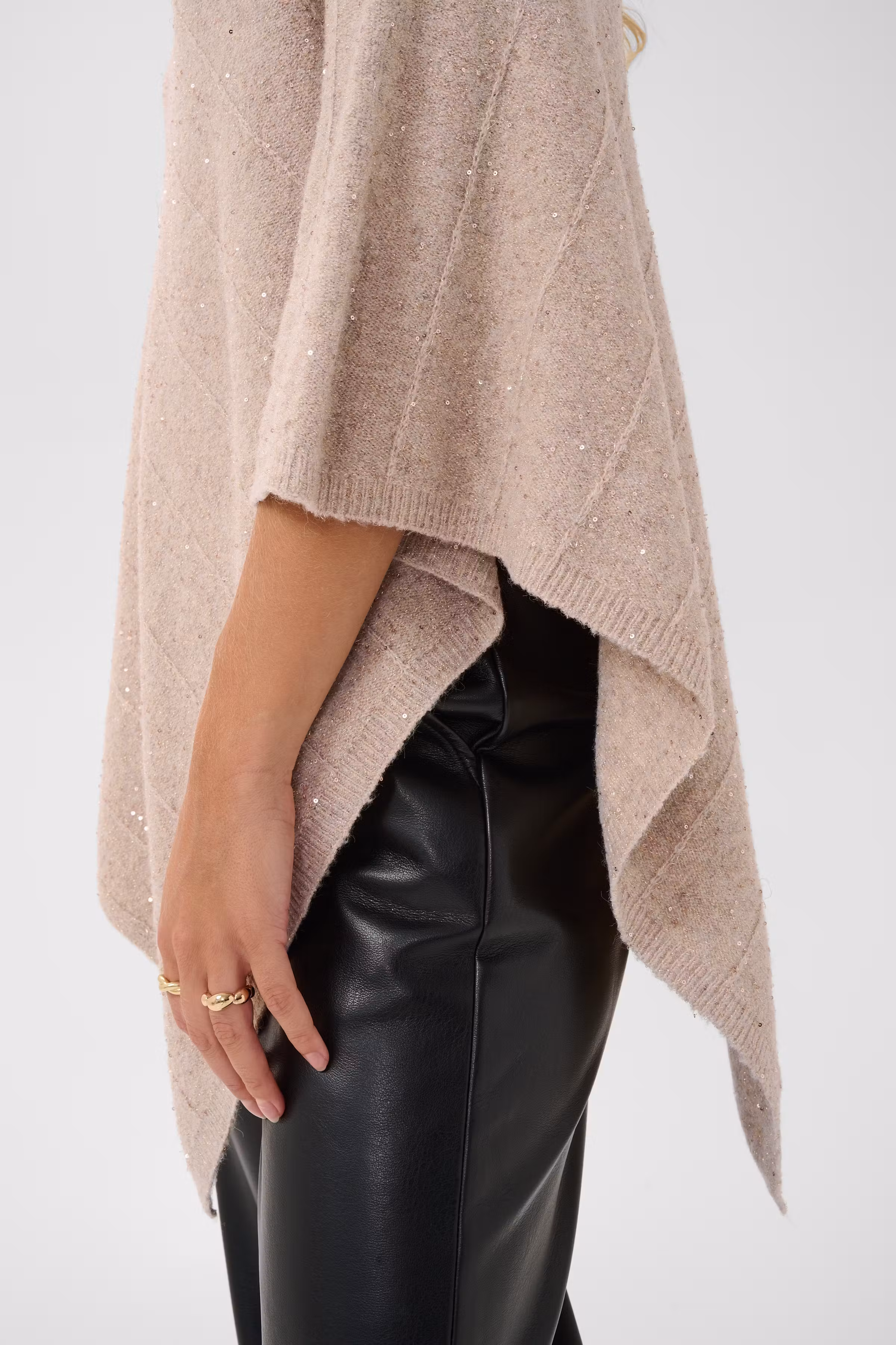 CRJone Poncho LOOKBOOK DETAIL 10615557-100232