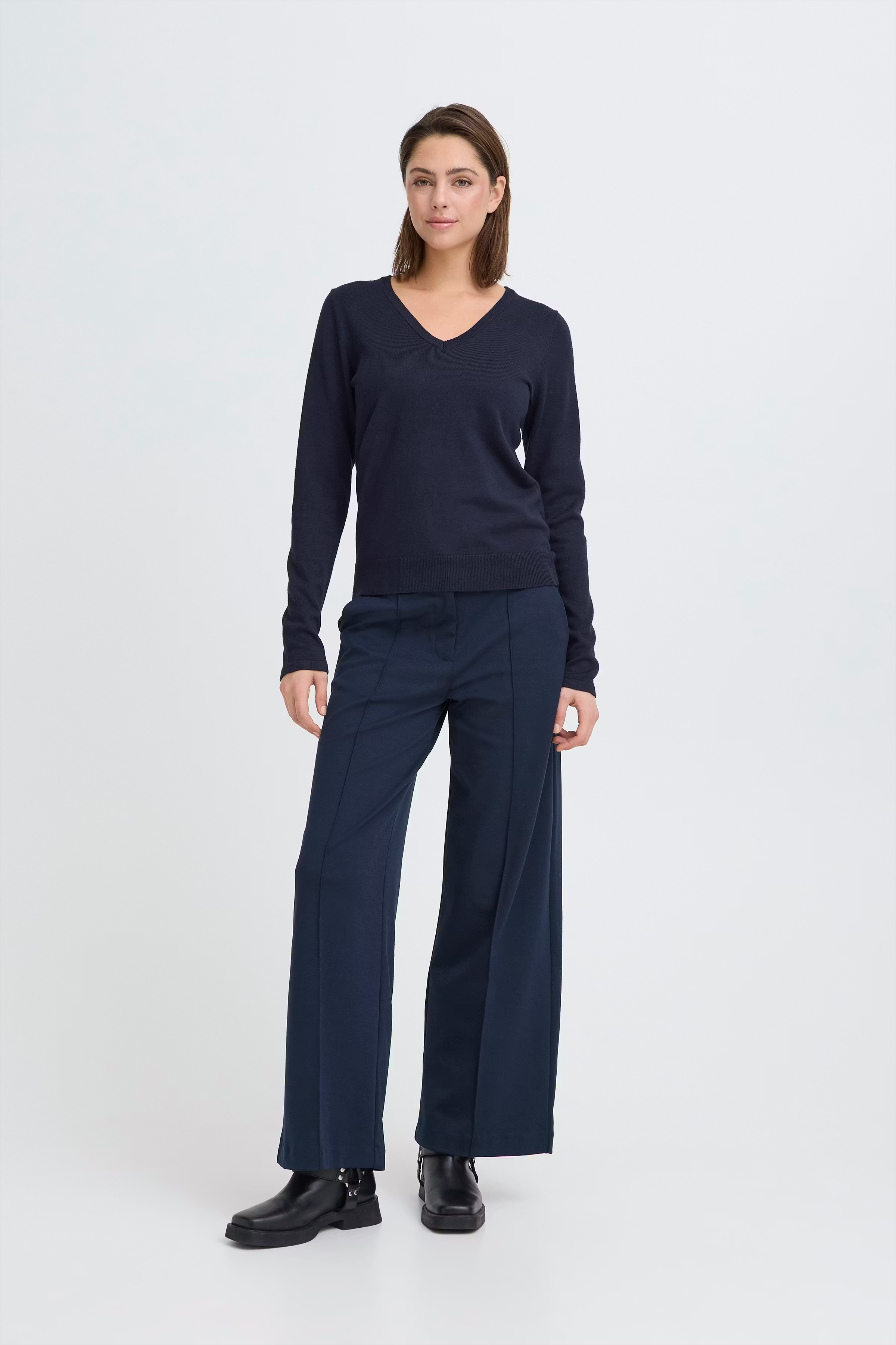 IHLULS V-Neck Pullover LOOKBOOK FRONT 20125815-194010
