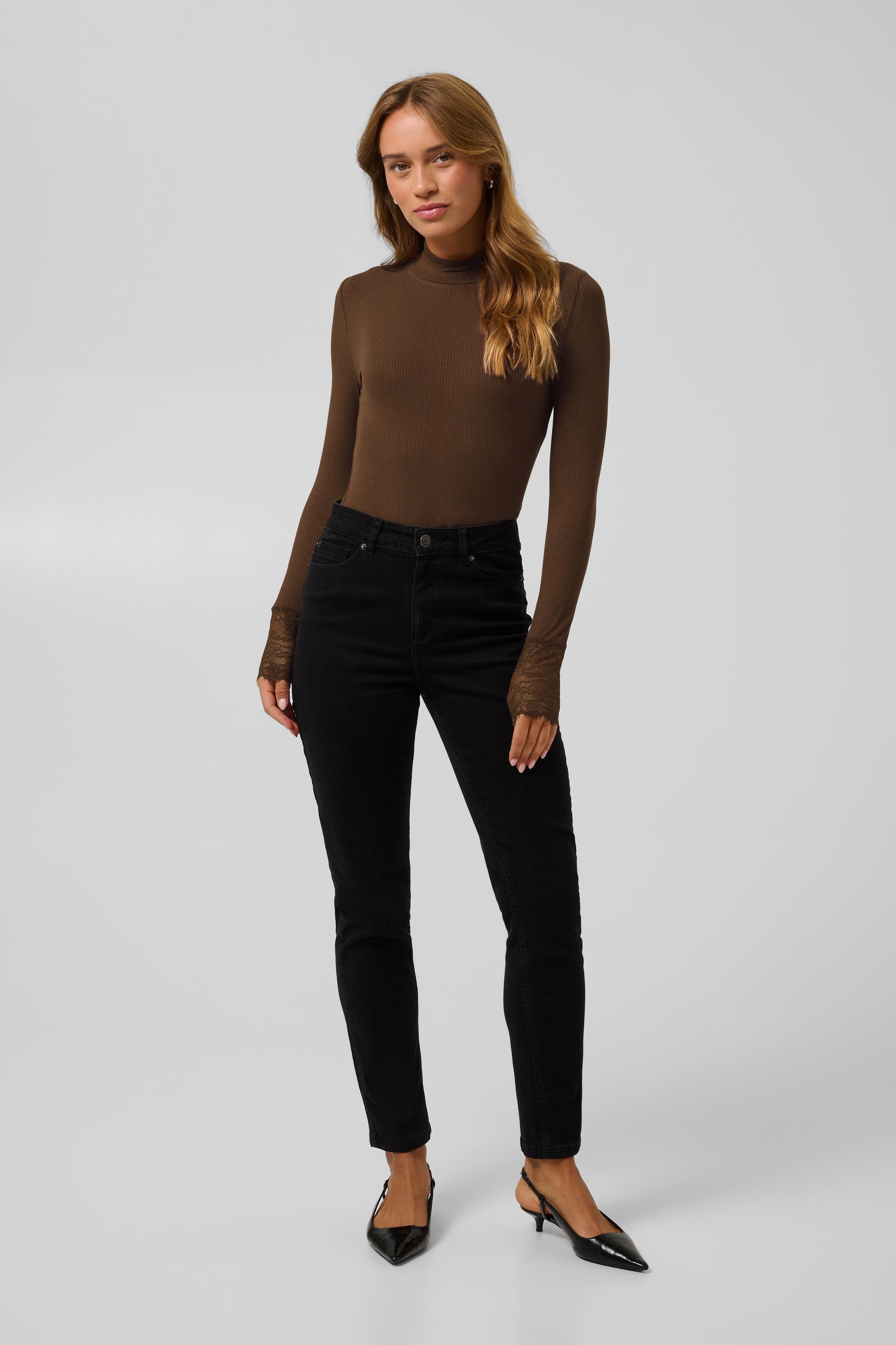 KAomi T-shirt LOOKBOOK FRONT 10511001-191116