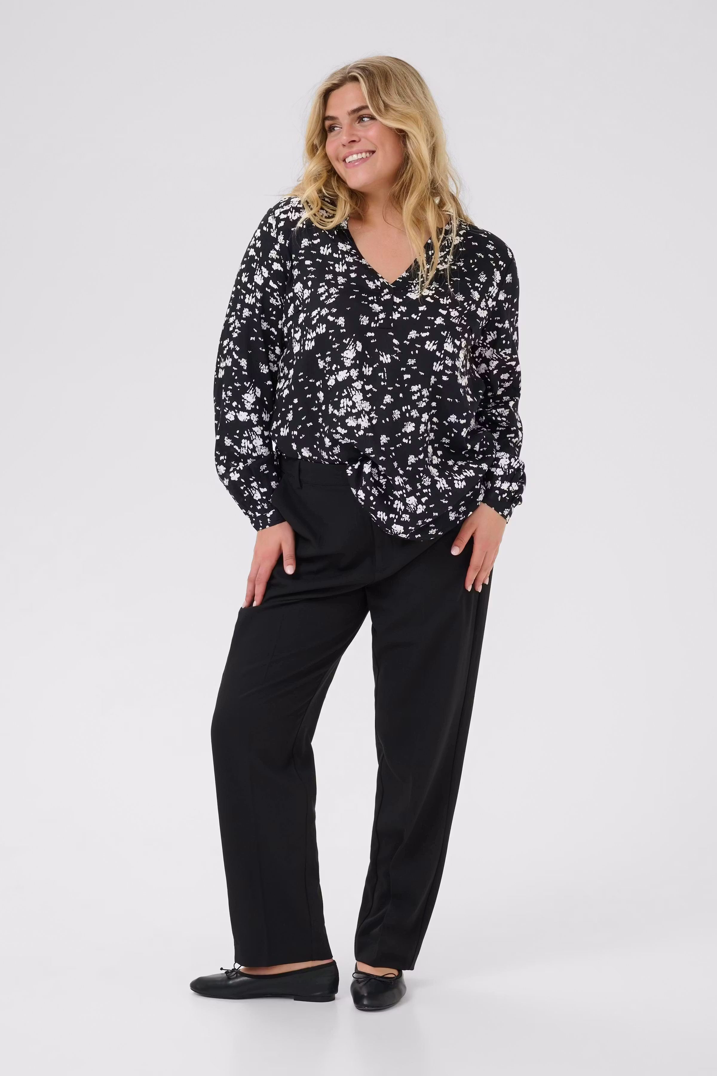 KCbella Bluse LOOKBOOK FRONT 10582486-107908