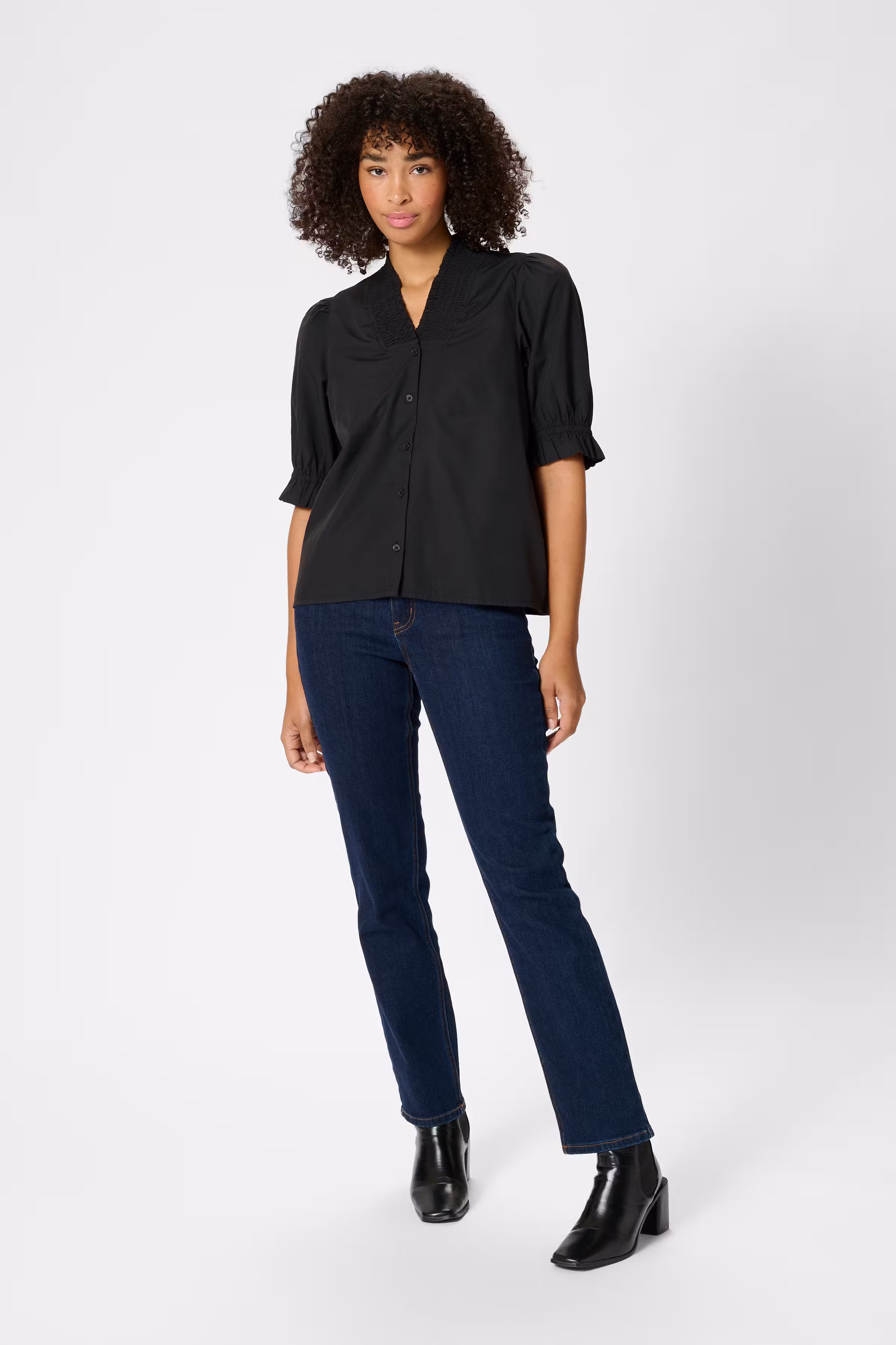 KAmaia Bluse LOOKBOOK FRONT 10509665-100121