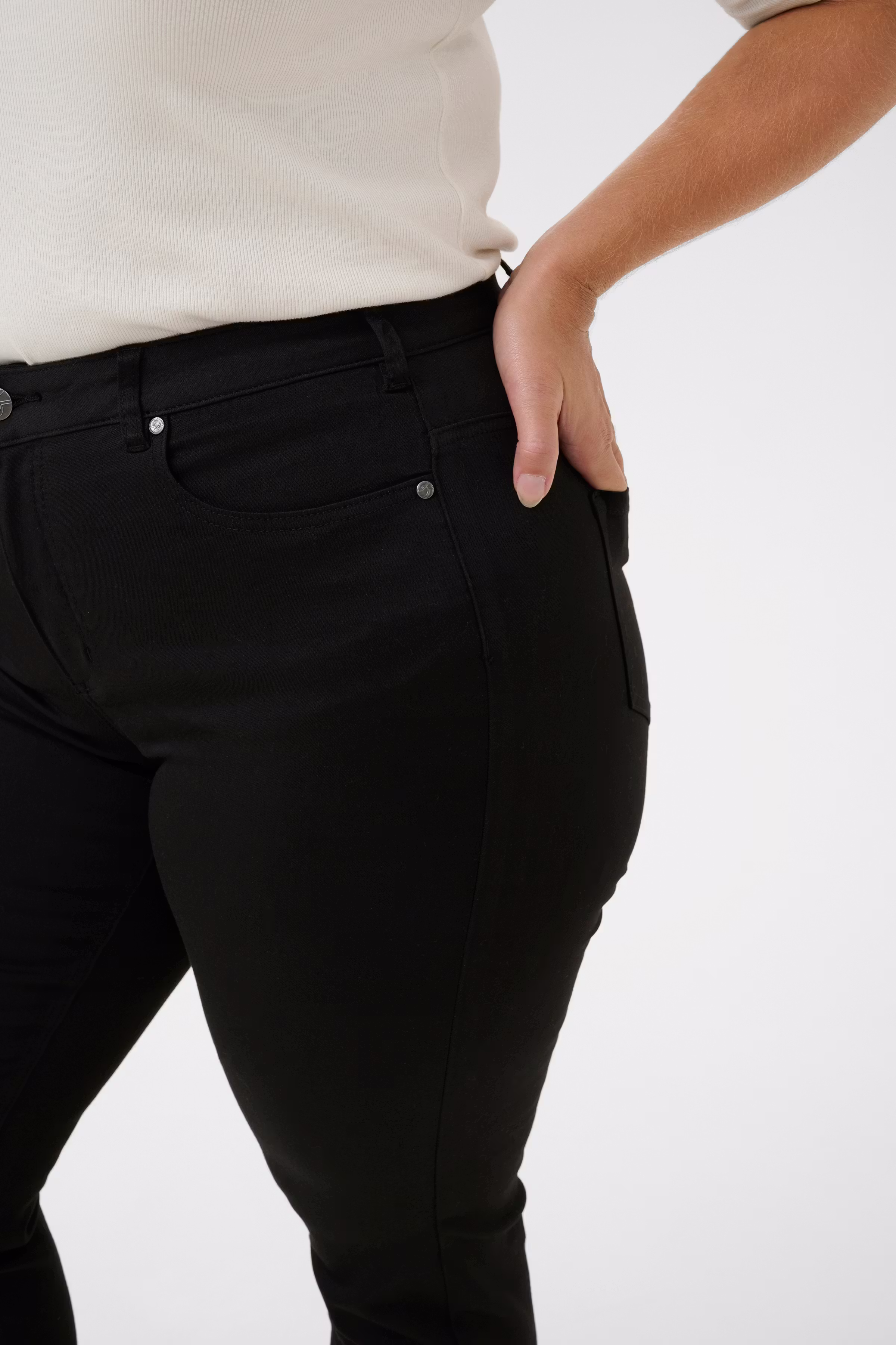 KCdina Straight Jeans LOOKBOOK DETAIL 10583714-100121